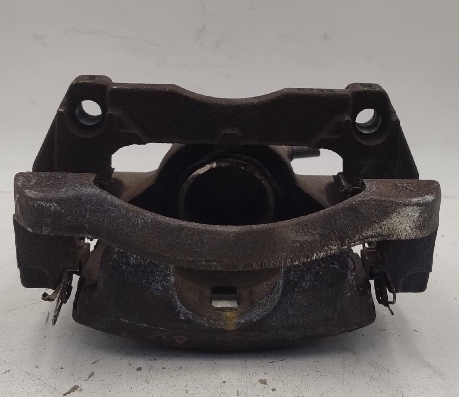 Pinza freno anteriore dx.