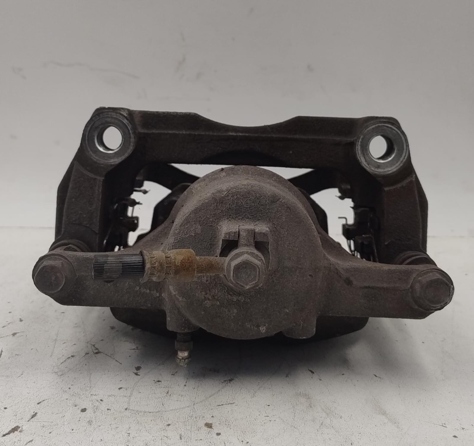 Pinza freno anteriore dx.