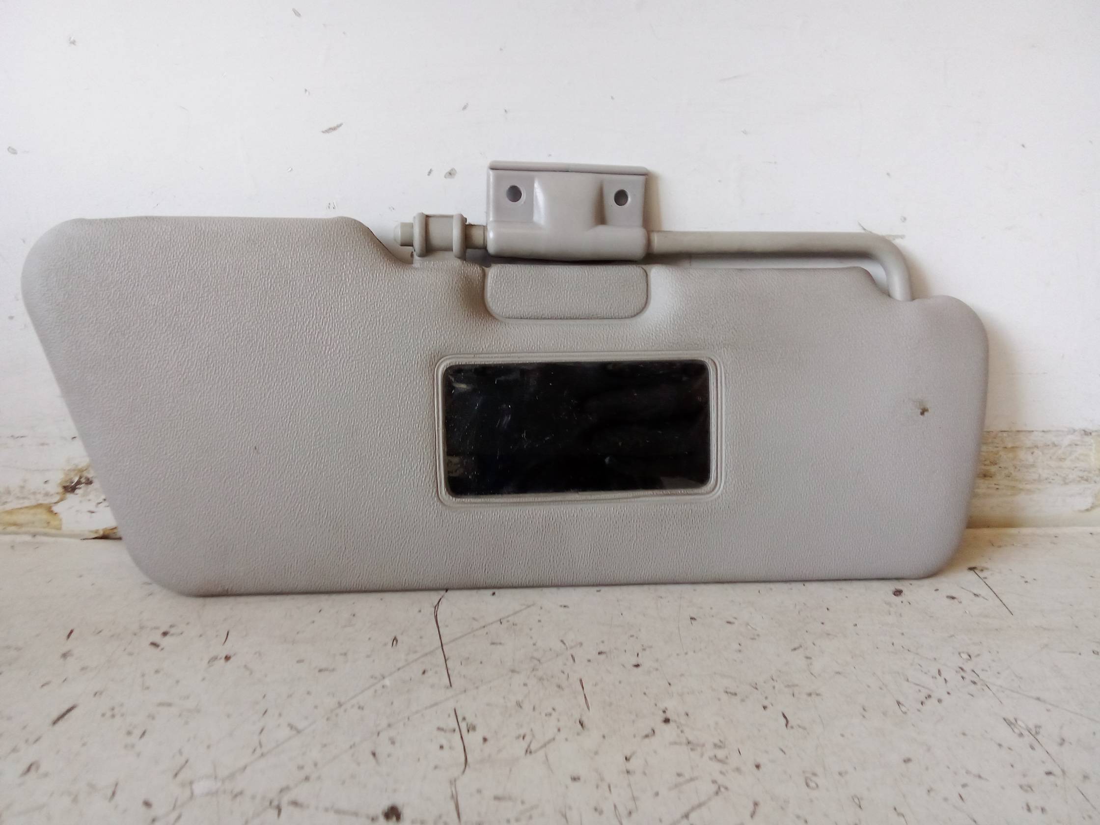 Aletta parasole parabrezza dx.