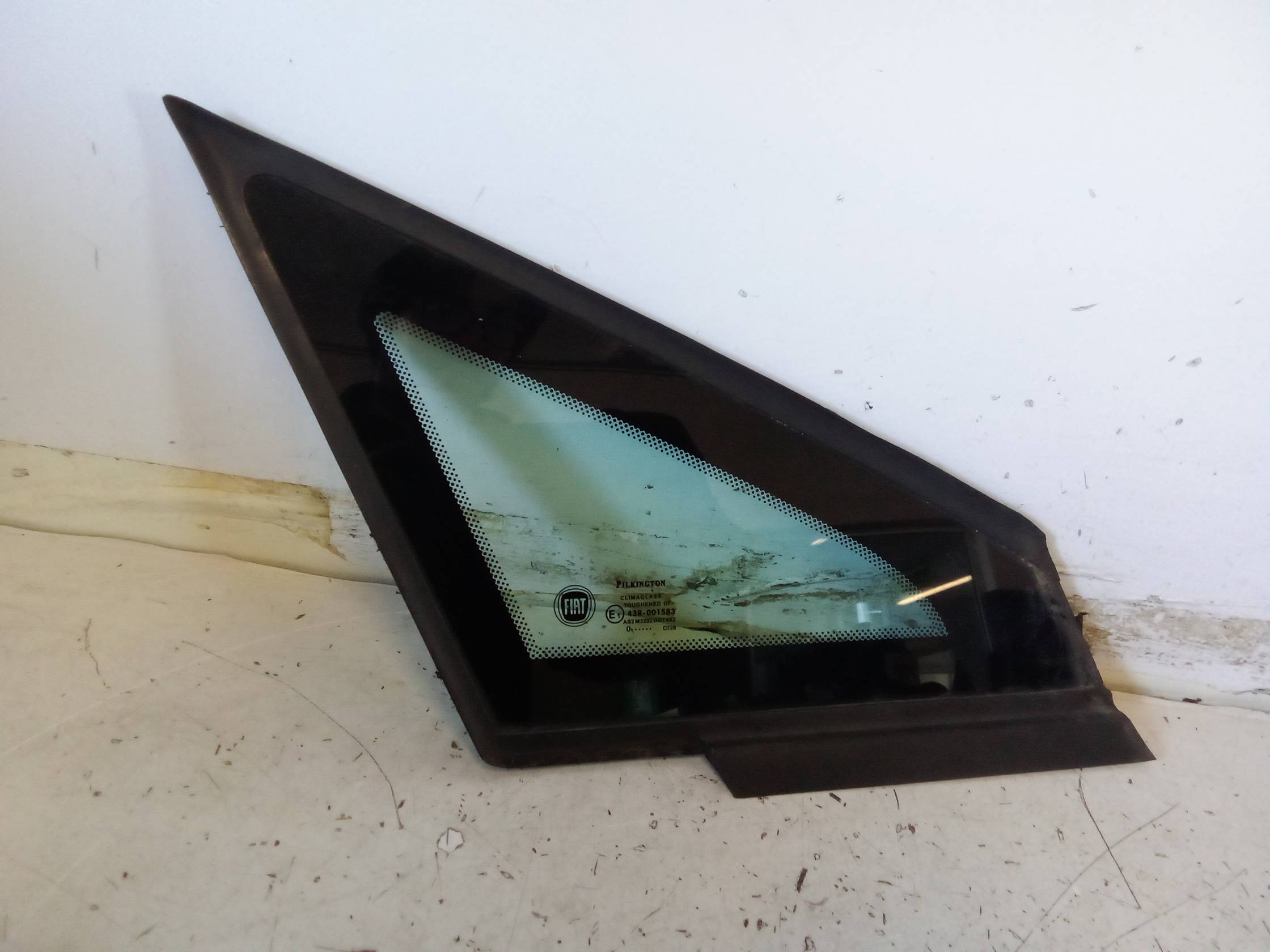 Fisso parafango ant. dx.