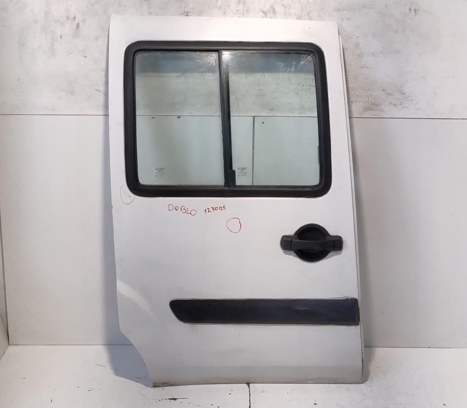 Porta Laterale Scorrevole dx. Porta Laterale Scorrevole dx.