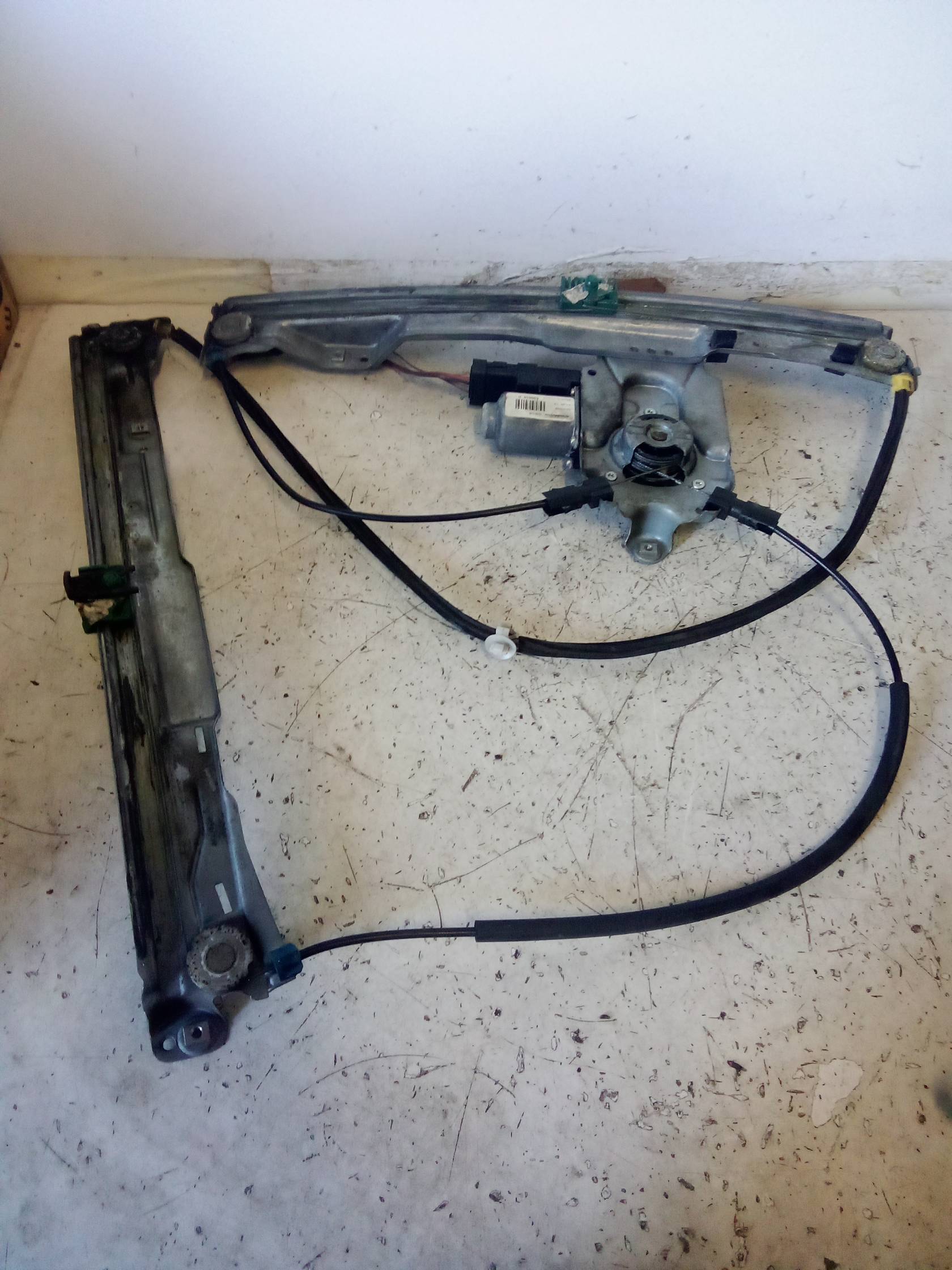 Alzacristallo elettr. porta ant. sx.