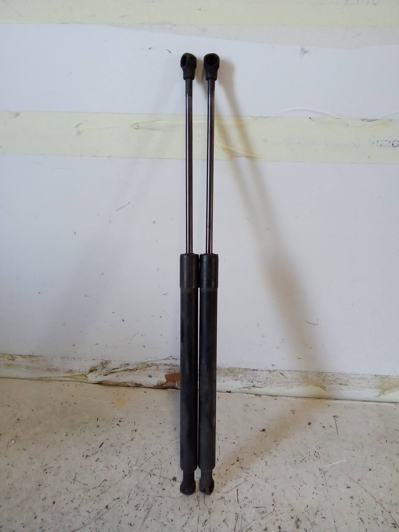 Asta ammortizzante portello post. sx. Asta ammortizzante portello post. sx.