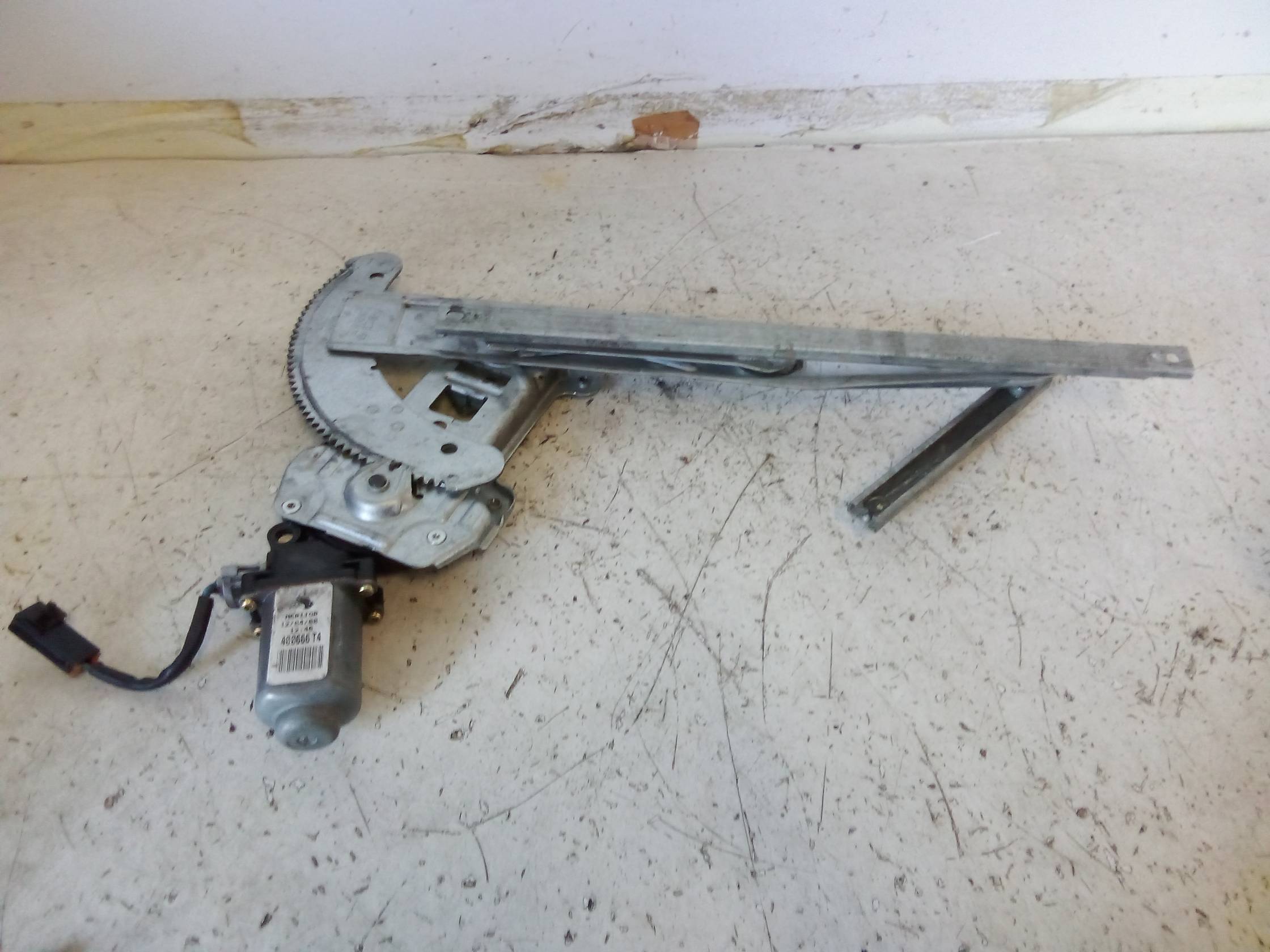 Alzacristallo elettr. porta ant. dx.