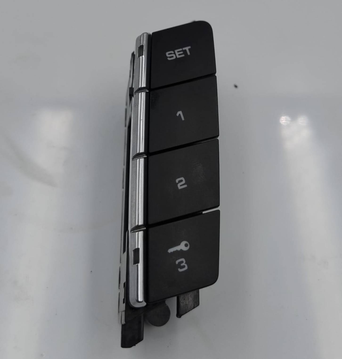 Blocco comandi regolazione sedile anteriore sx. Blocco comandi regolazione sedile anteriore sx.