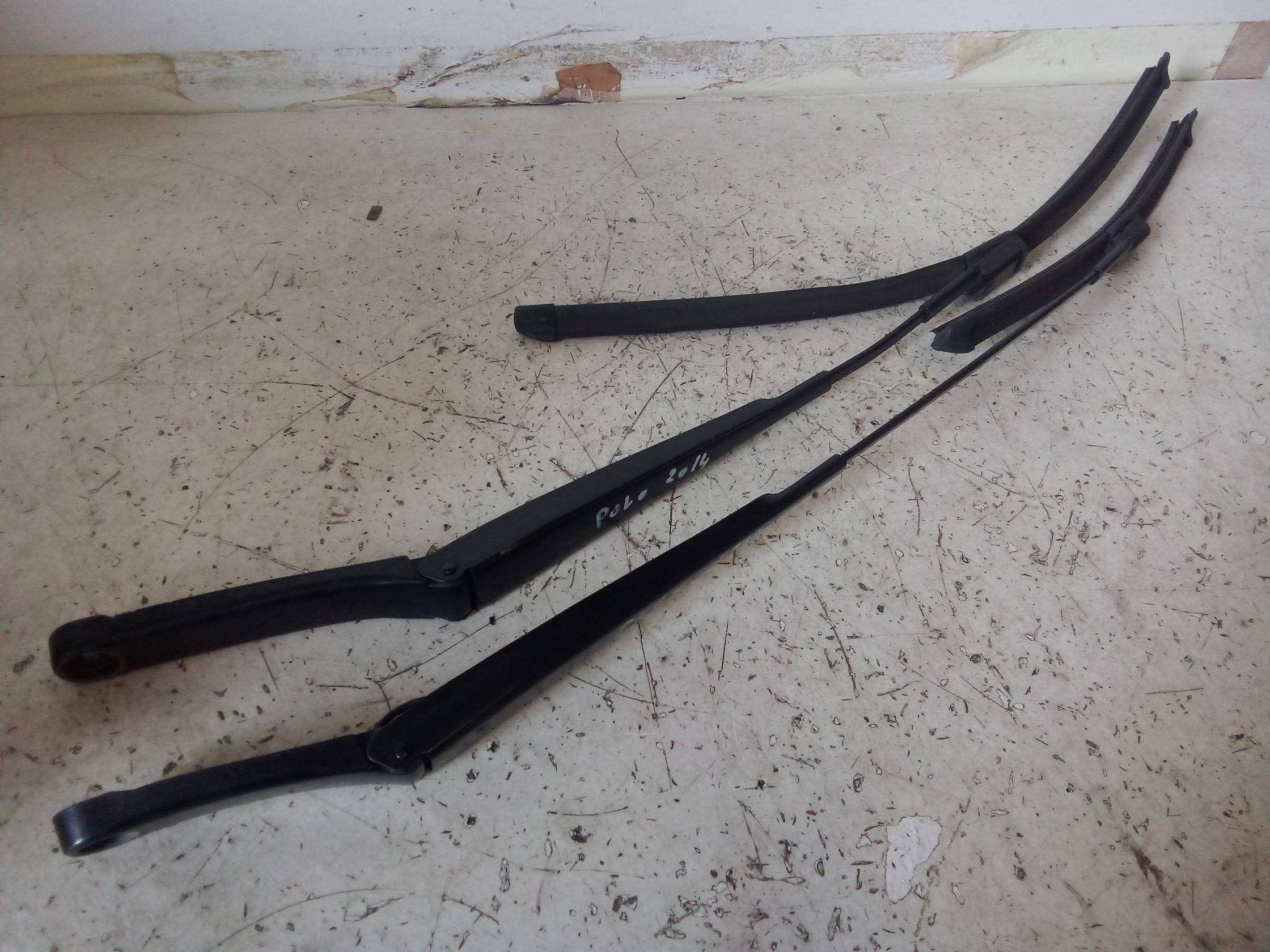 Braccio tergiparabrezza sx.