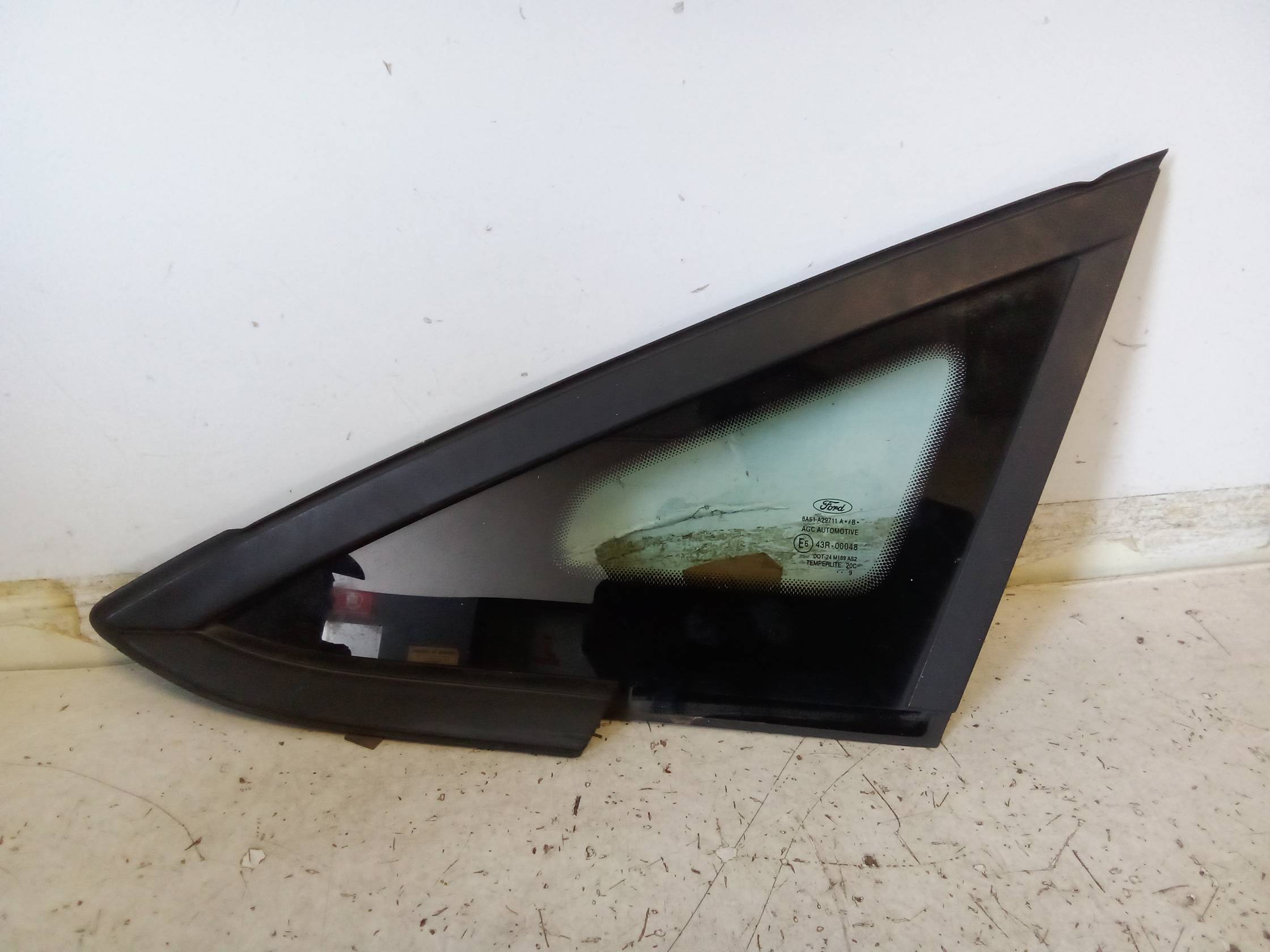 Fisso parafango ant. sx.