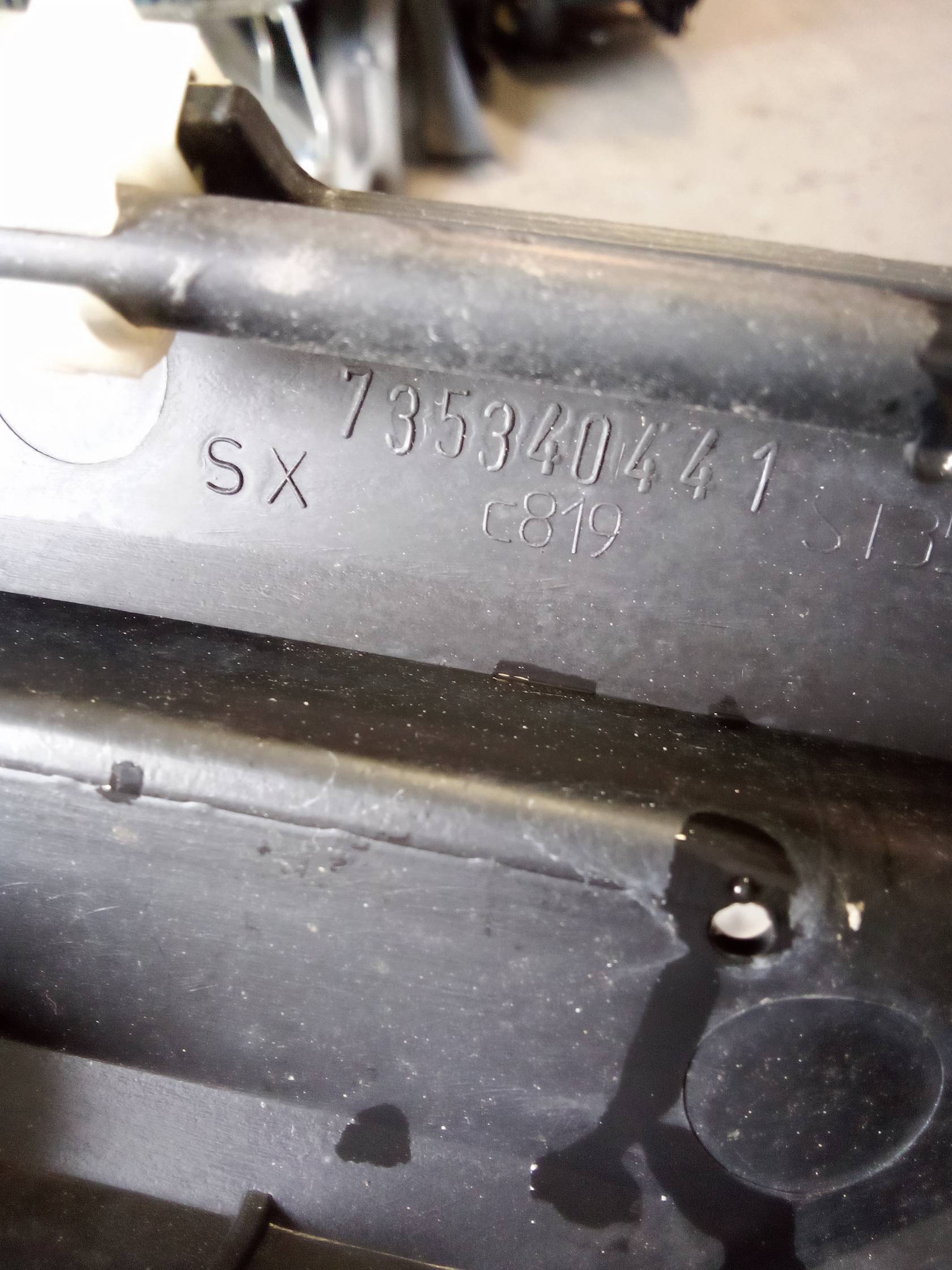 Griglia centr. sottoparabrezza Griglia centr. sottoparabrezza