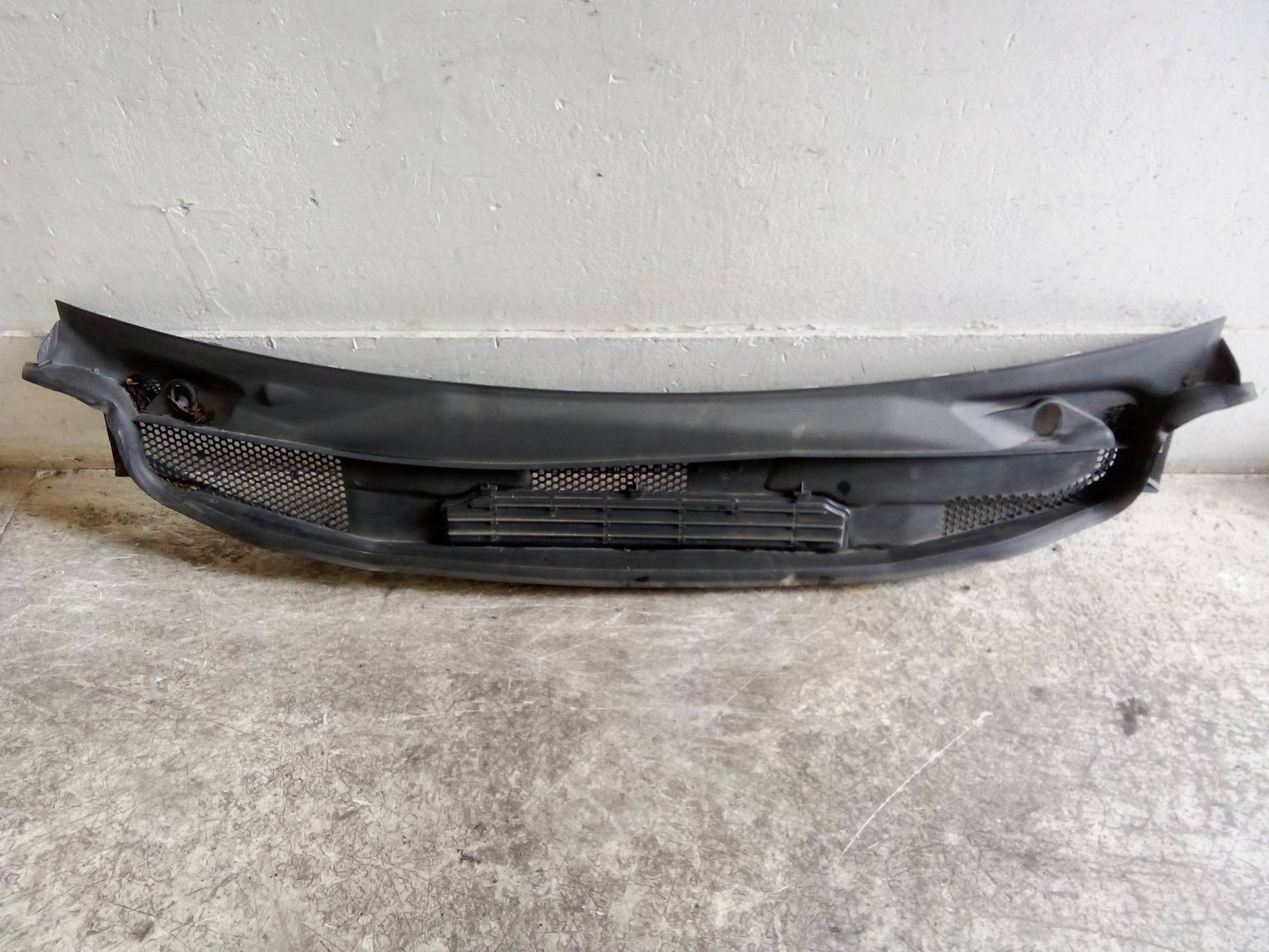 Griglia lat. sottoparabrezza