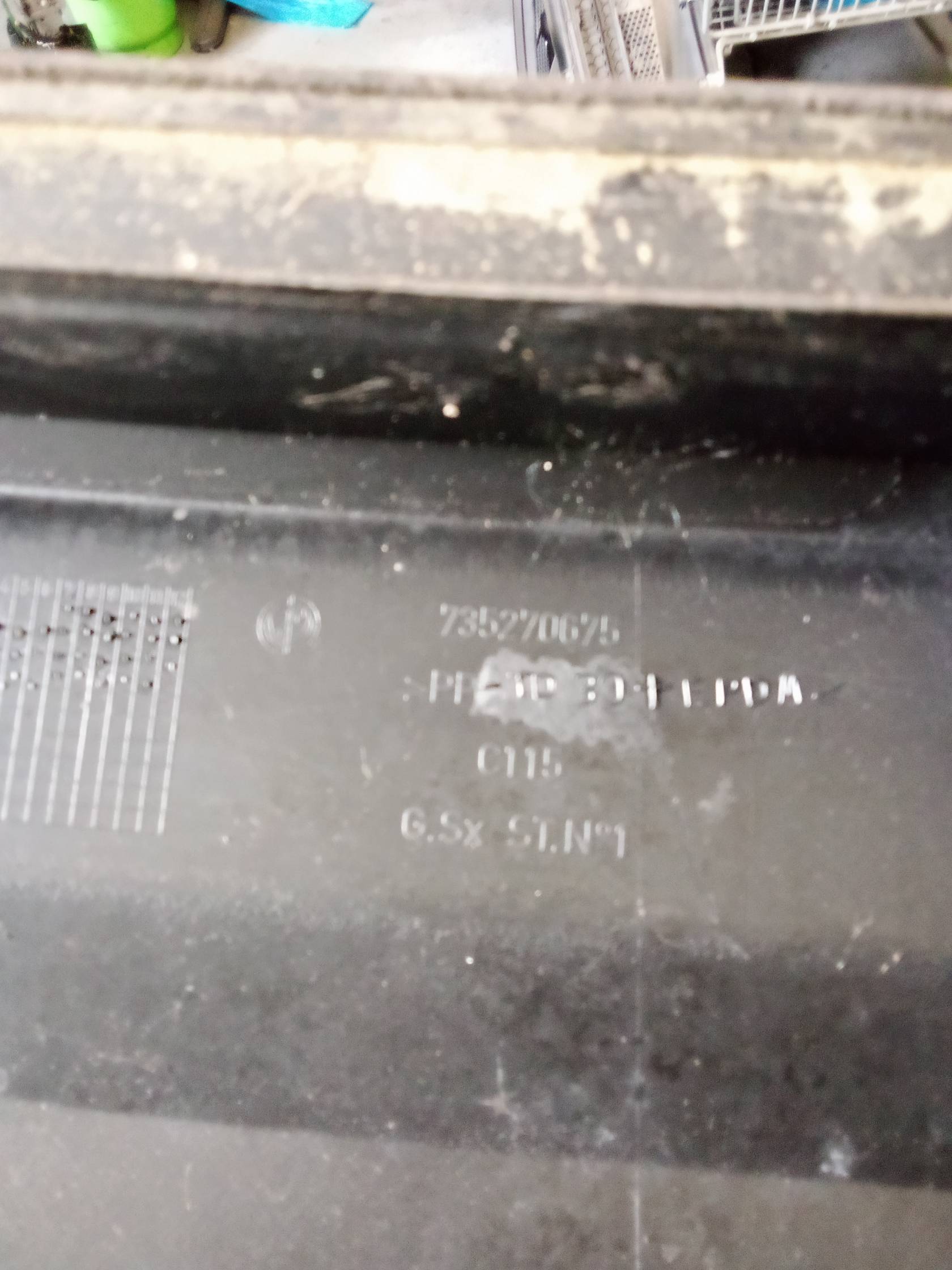 Griglia centr. sottoparabrezza Griglia centr. sottoparabrezza