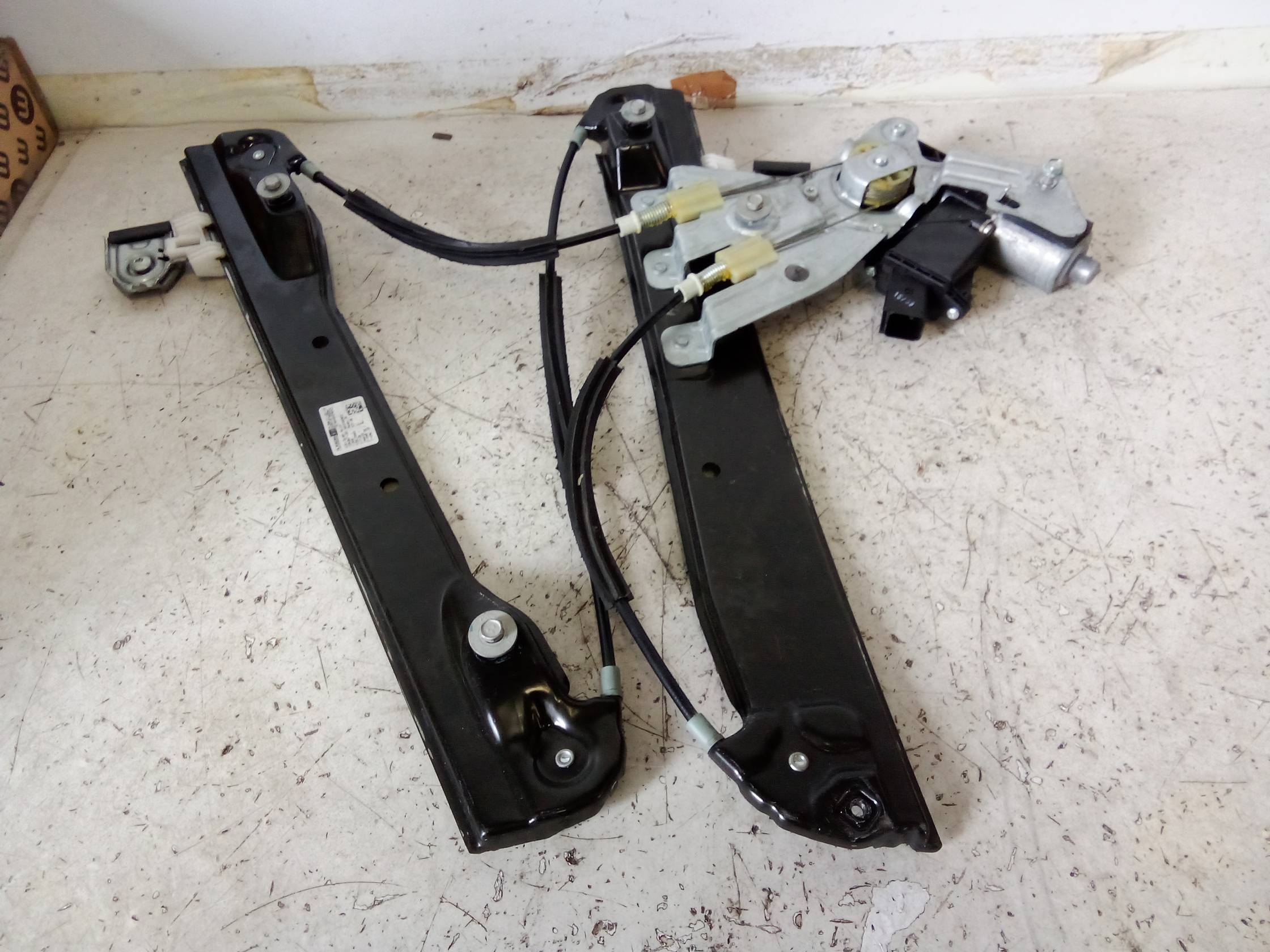 Alzacristallo elettr. porta ant. sx.