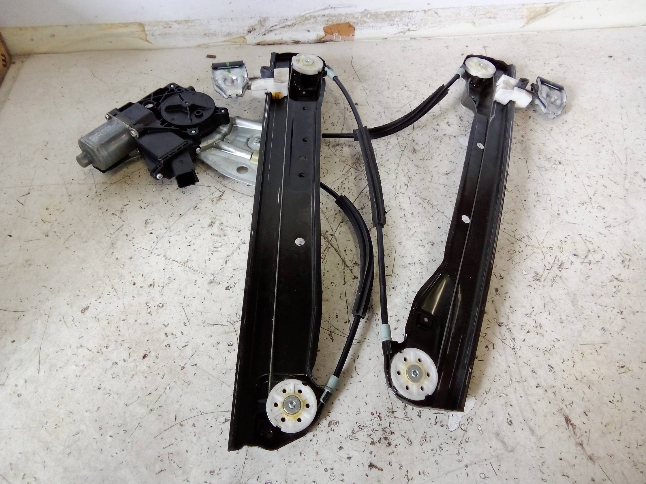 Alzacristallo elettr. porta ant. sx.