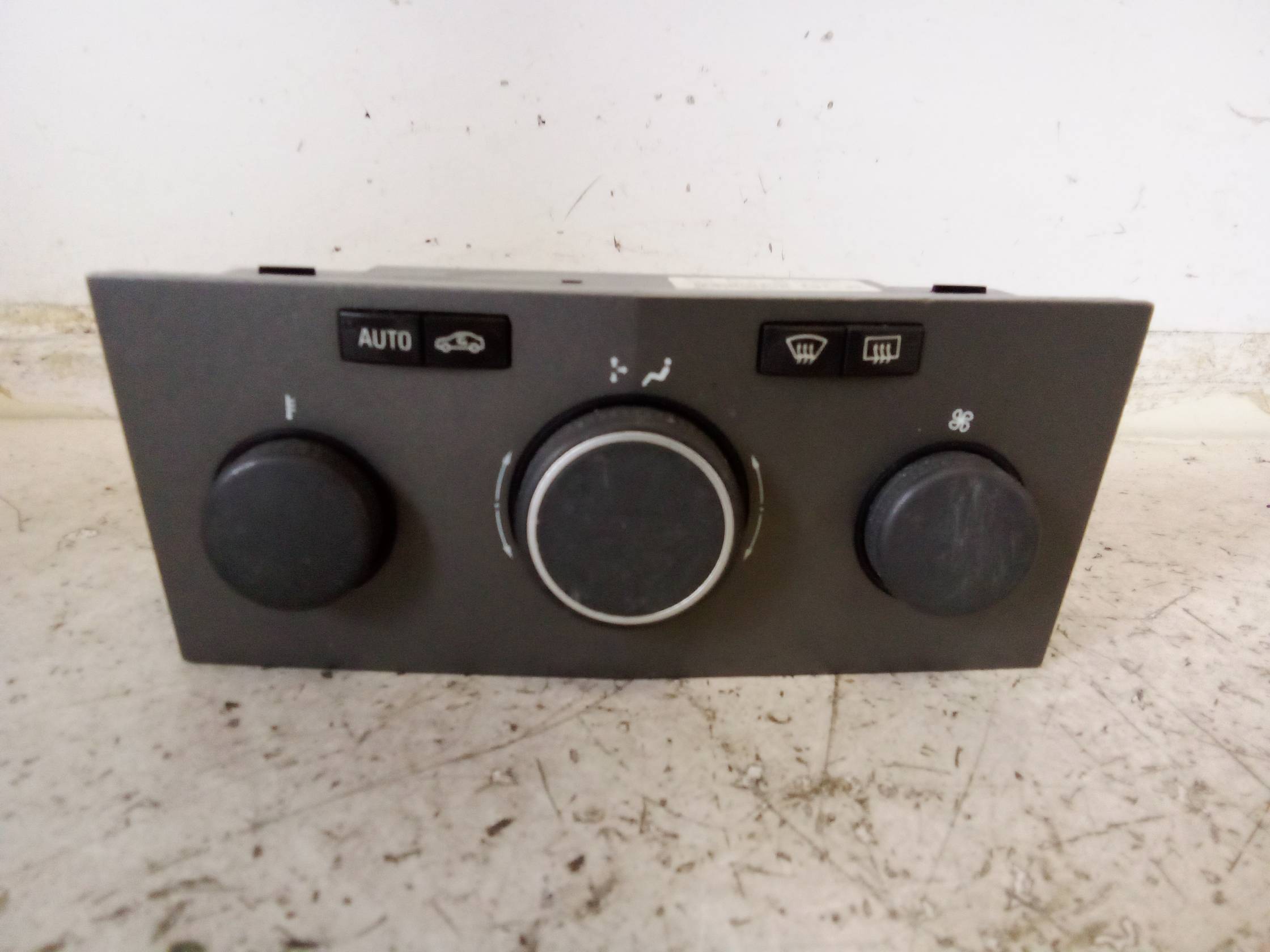 Blocco comando climatizzazione Blocco comando climatizzazione