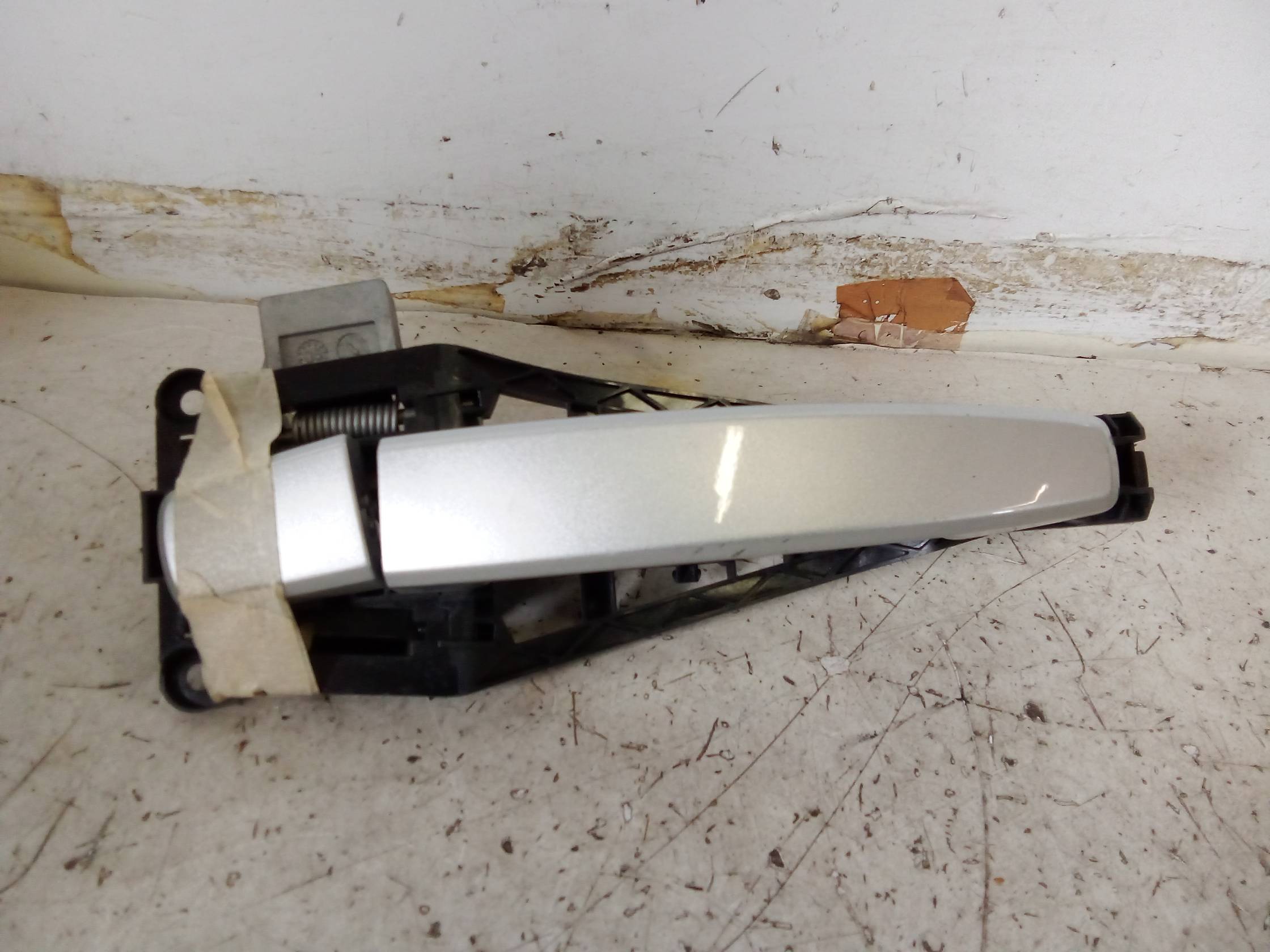 Maniglia porta post. dx. Maniglia porta post. dx.