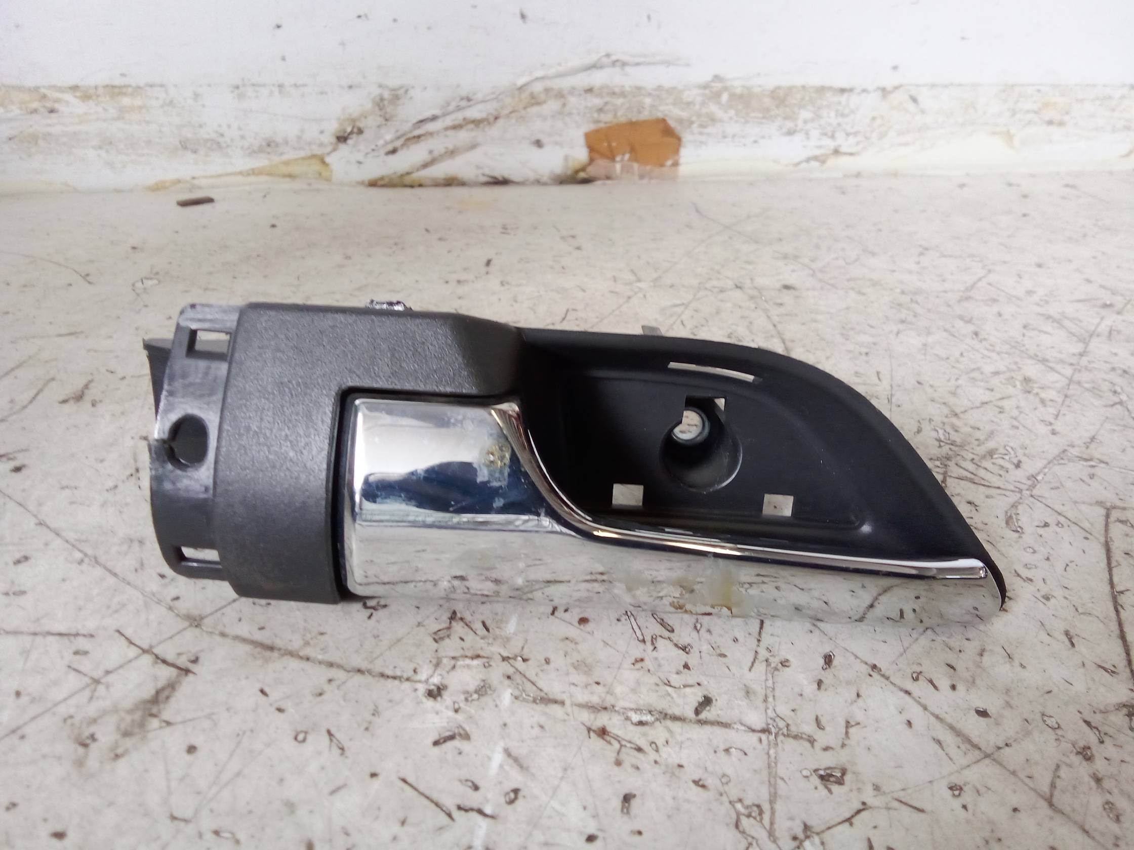 Maniglia int. apertura  porta ant. sx.