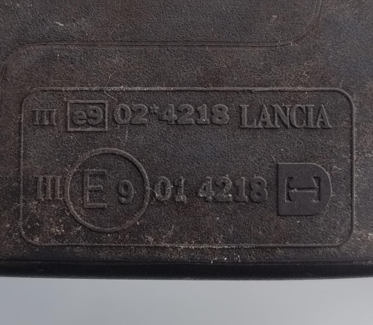 Specchietto manuale dx.