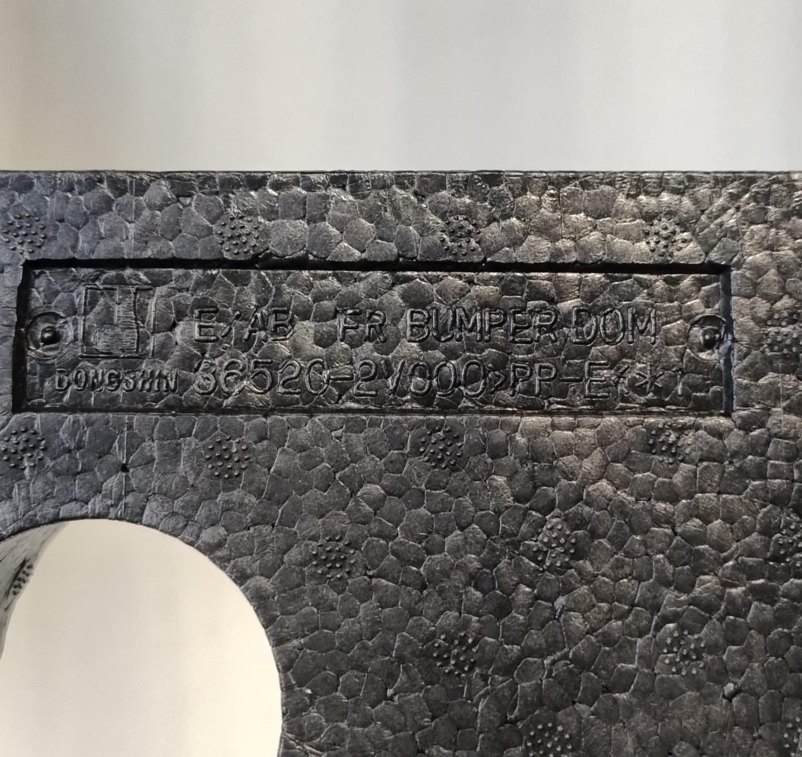 Assorbitore urti paraurti ant.