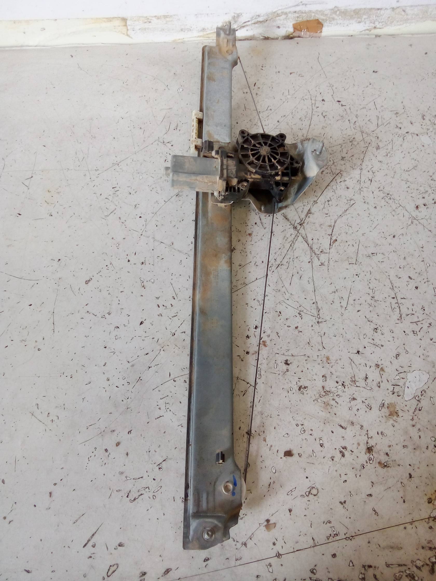 Alzacristallo elettr. porta ant. con motorino dx.