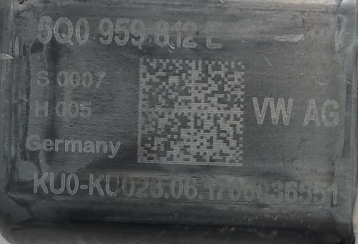 Alzacristallo elettr. porta post. dx.