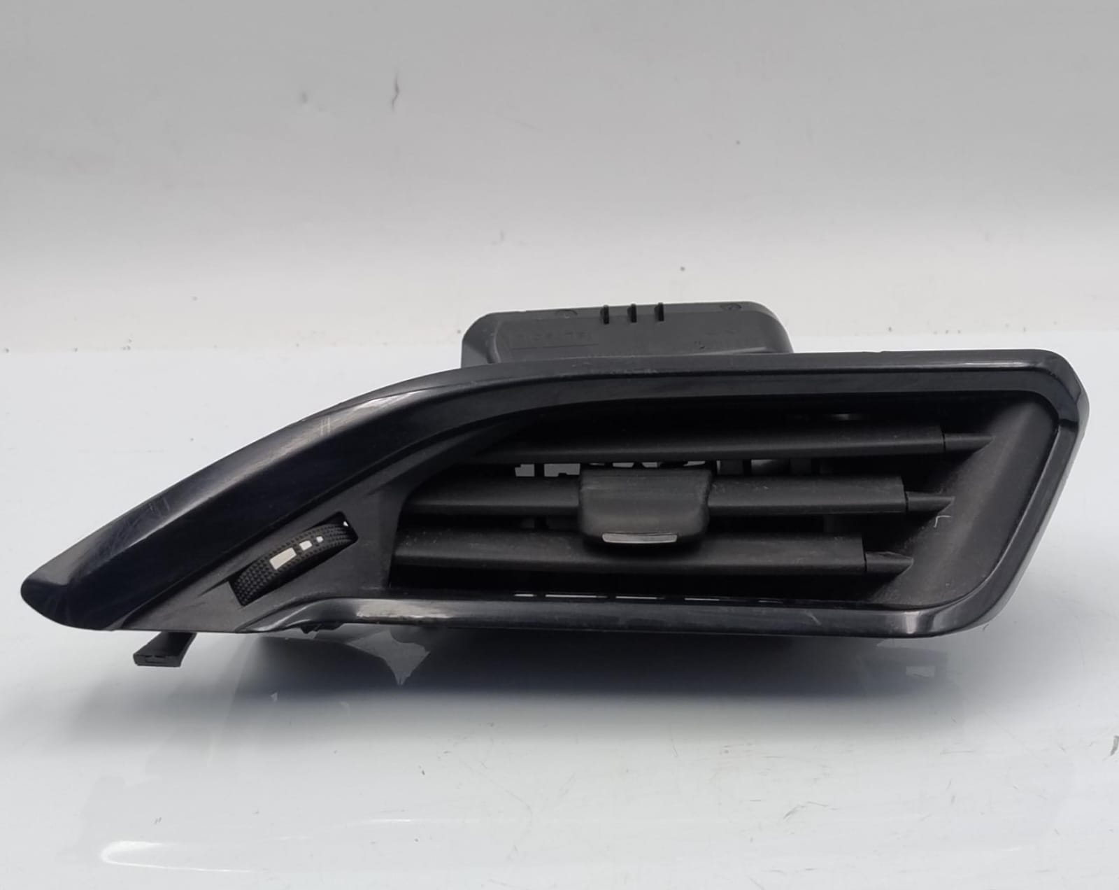 Bocchetta Aria ant. cruscotto dx.