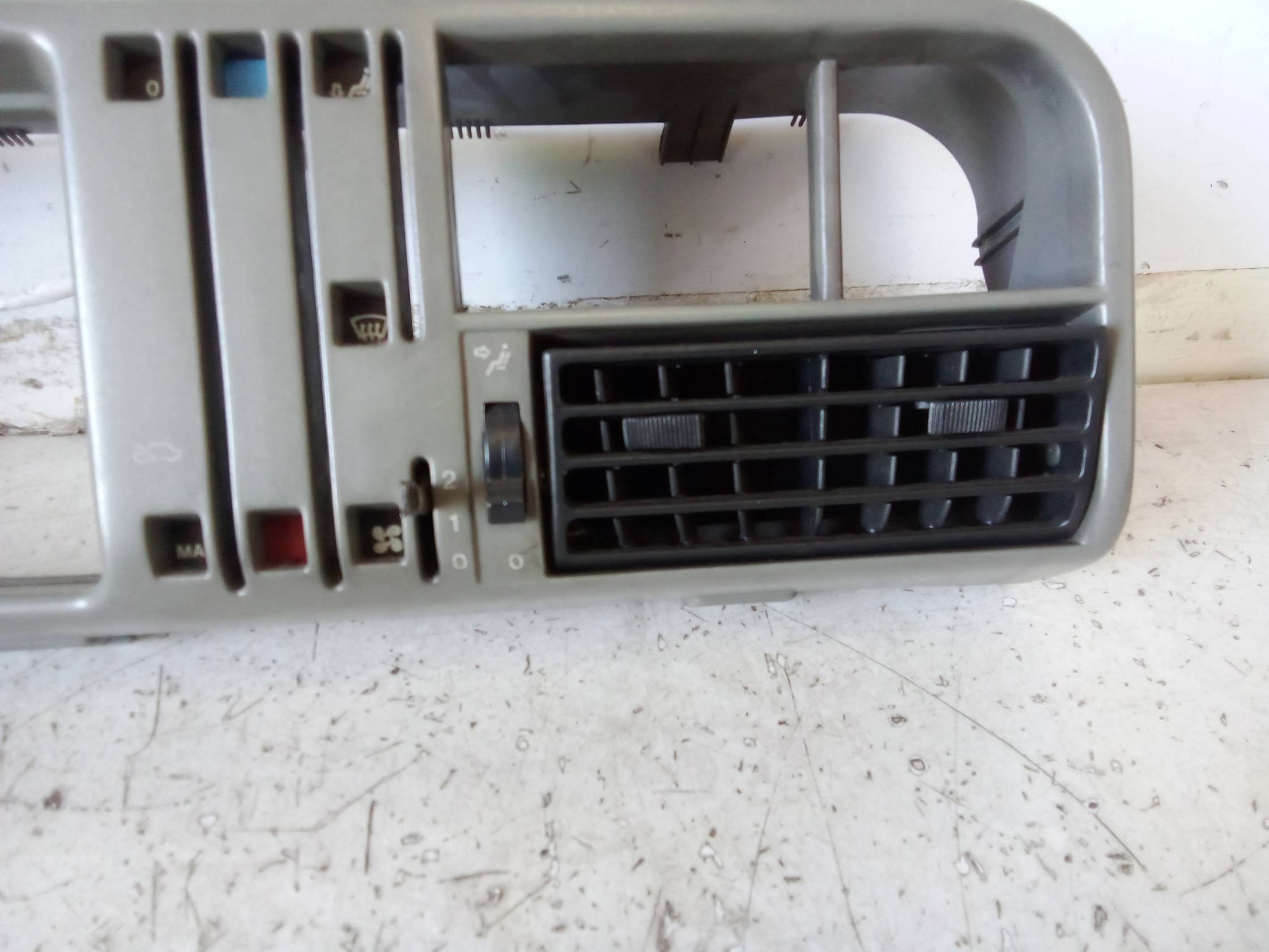 Bocchetta aria centr. cruscotto sx.