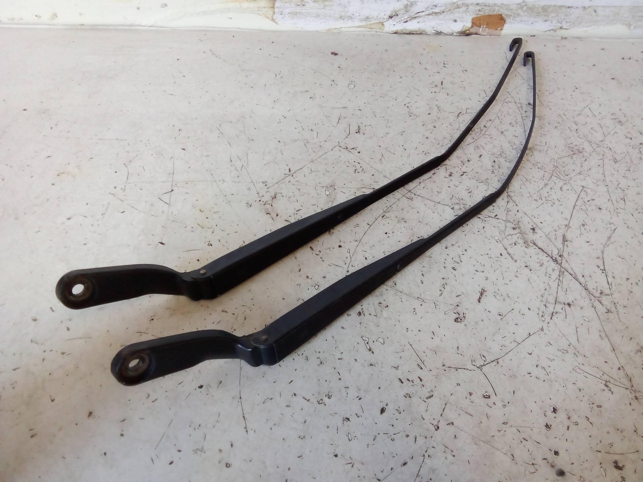 Braccio tergiparabrezza sx.