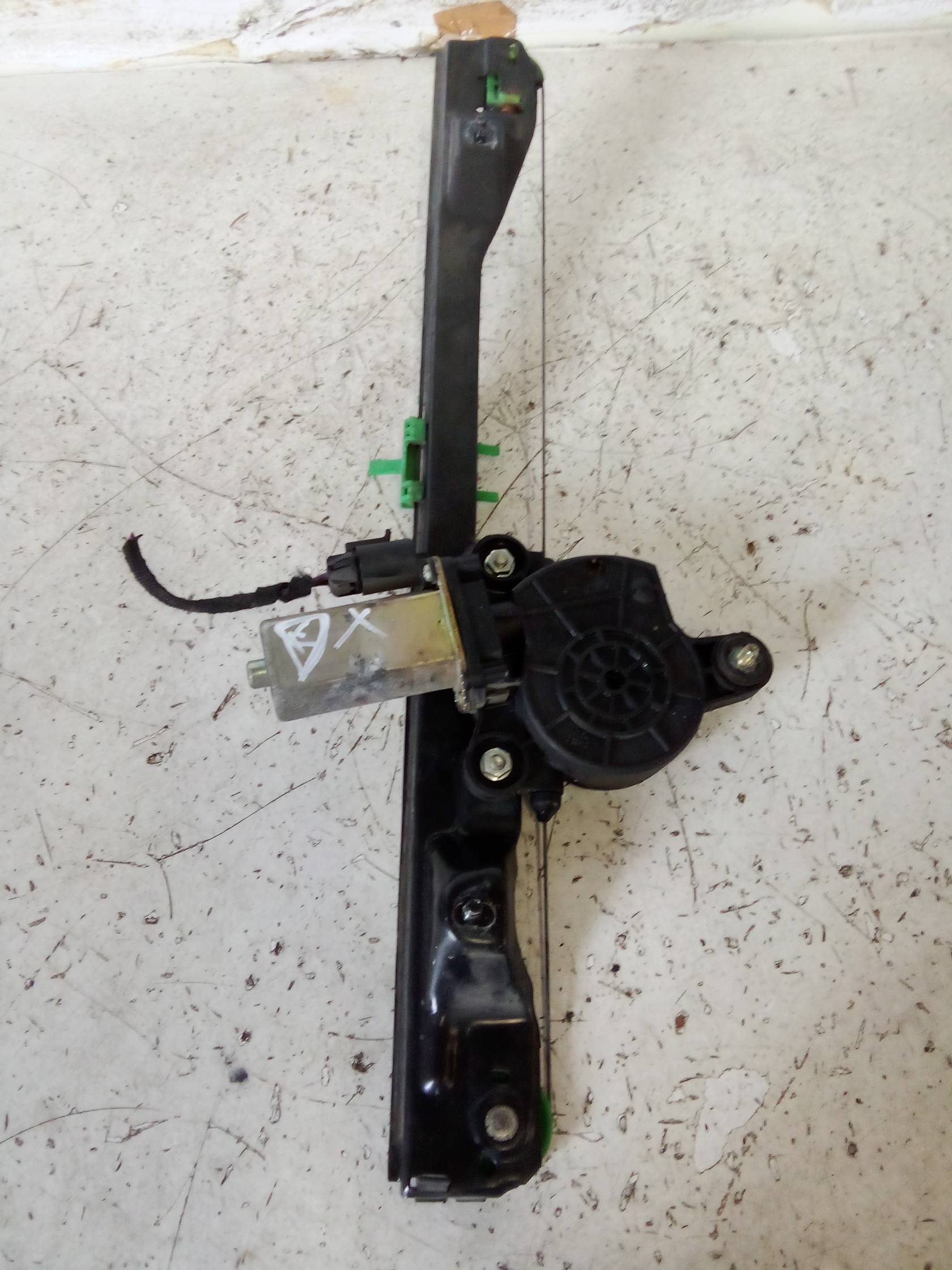 Alzacristallo elettr. porta ant. con motorino dx.