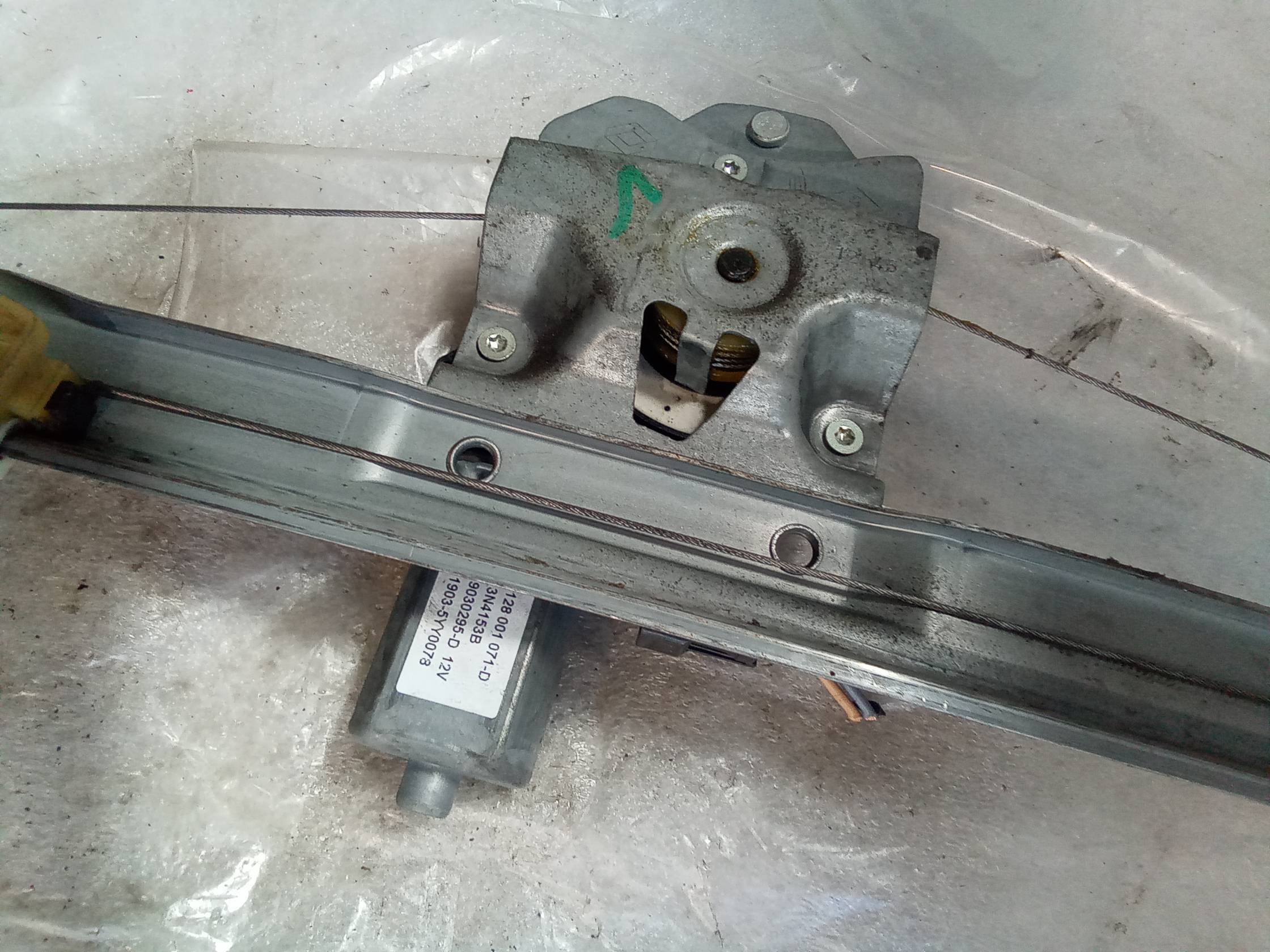 Alzacristallo elettr. porta ant. dx. Alzacristallo elettr. porta ant. dx.