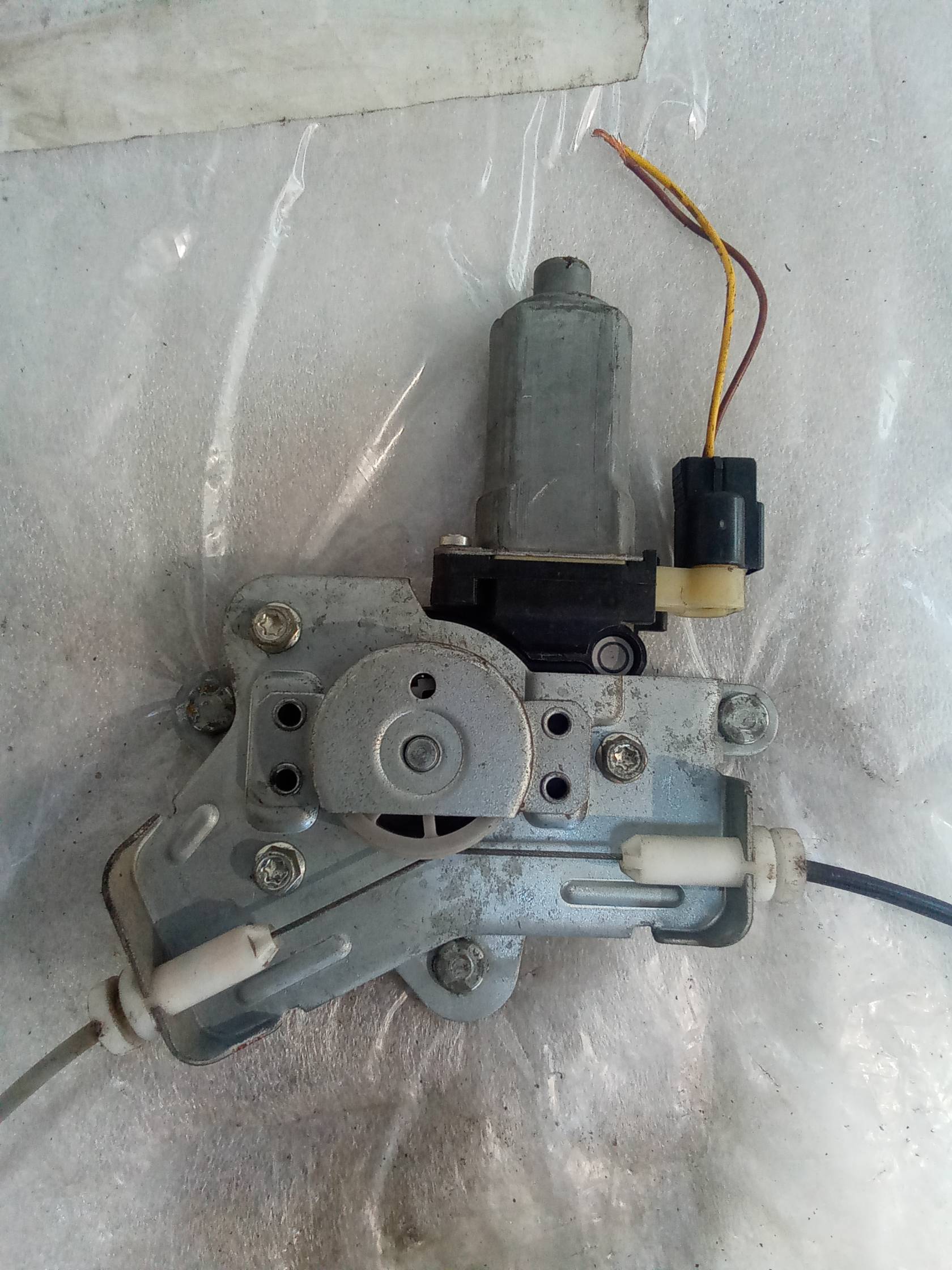 Alzacristallo elettr. porta ant. sx.