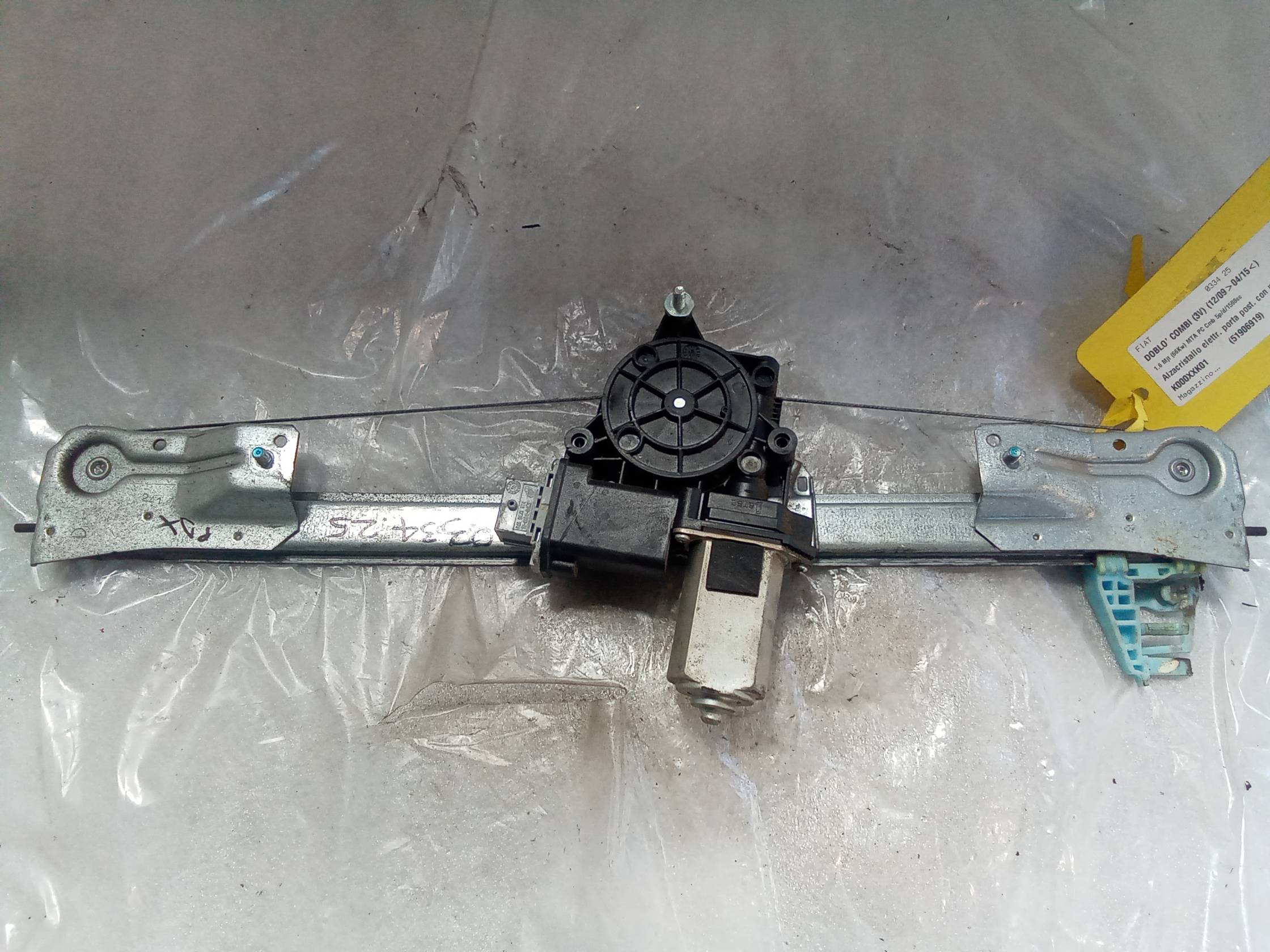 Alzacristallo elettr. porta post. con motorino dx.