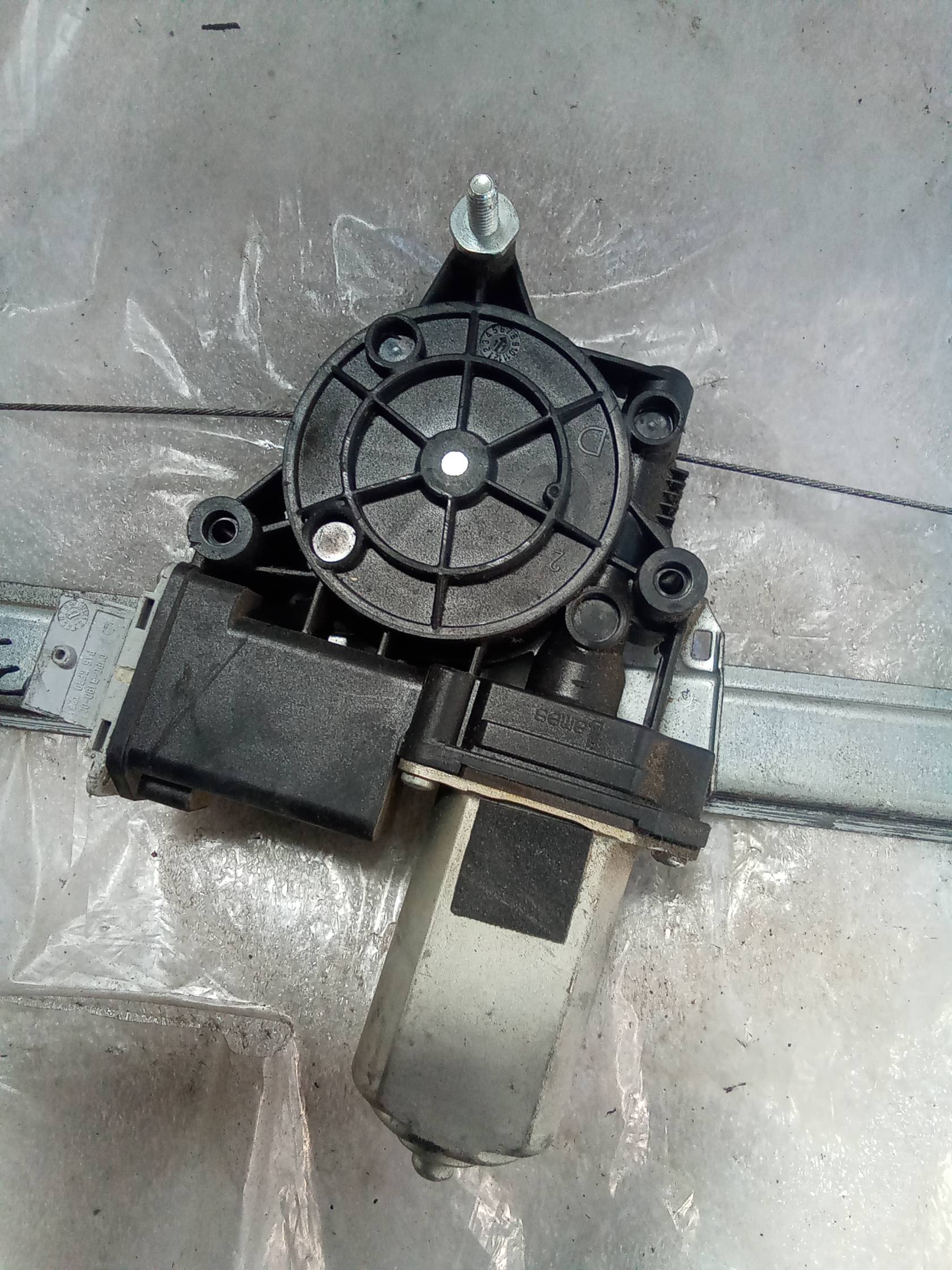 Alzacristallo elettr. porta post. con motorino dx.