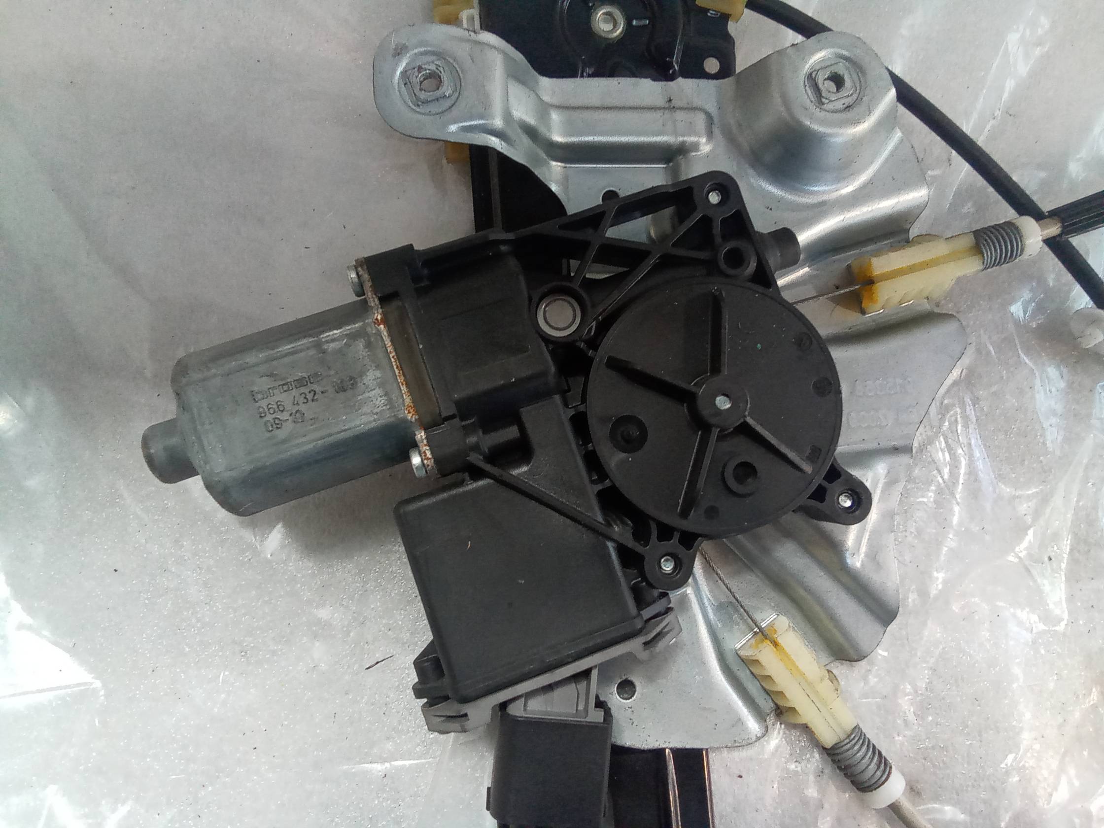 Alzacristallo elettr. porta ant. dx.