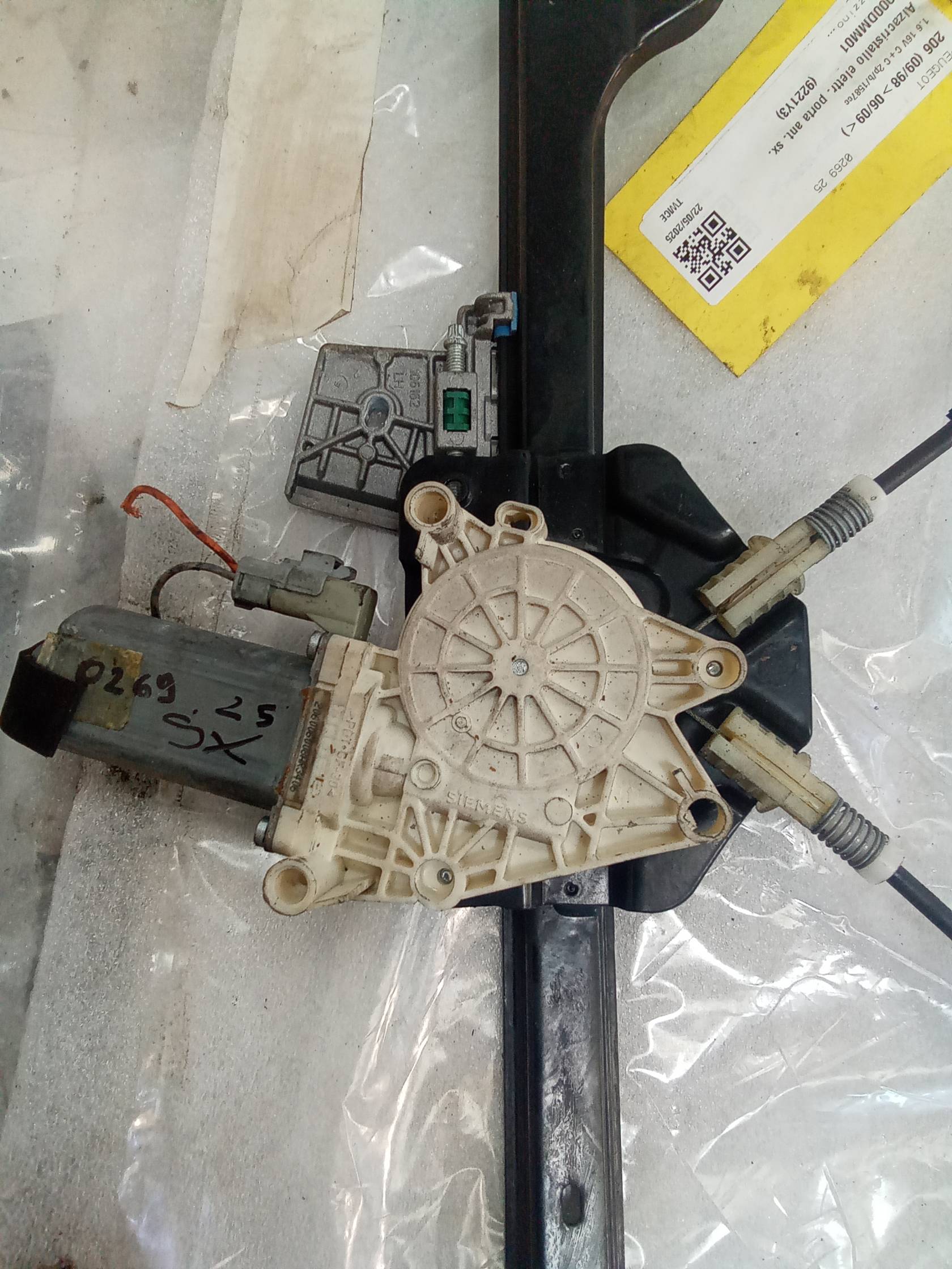 Alzacristallo elettr. porta ant. sx.