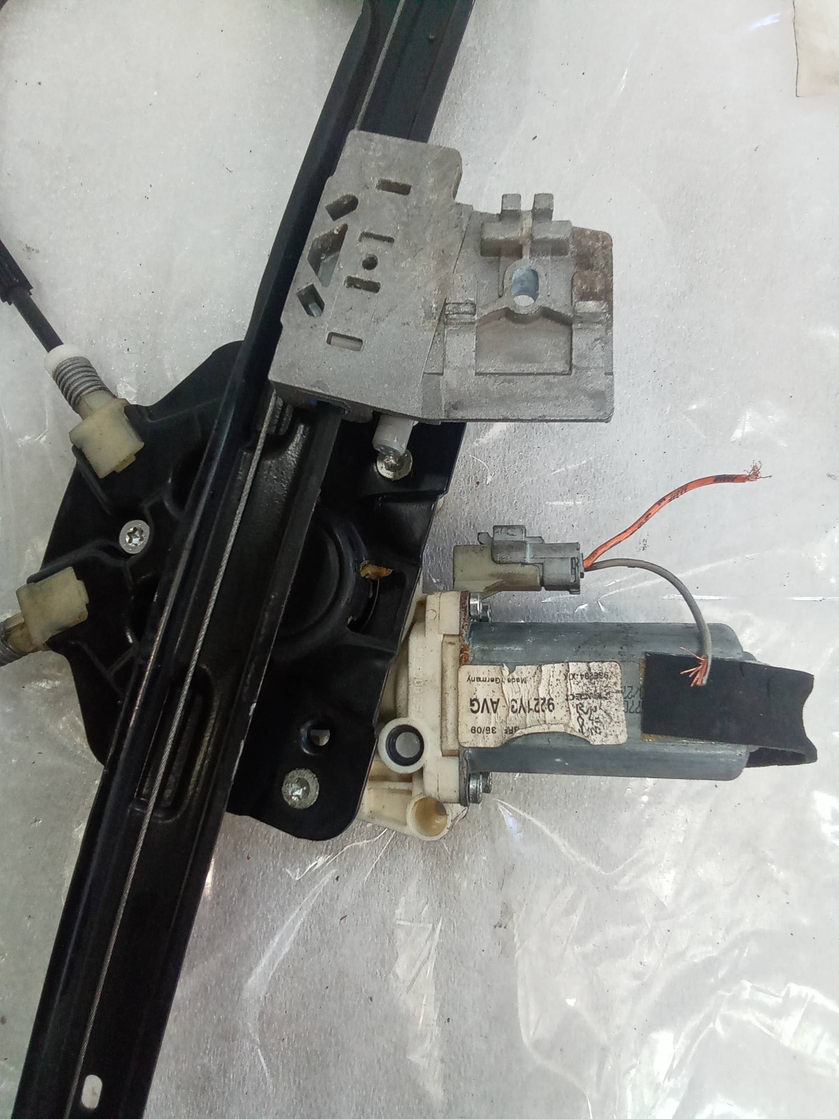 Alzacristallo elettr. porta ant. sx.