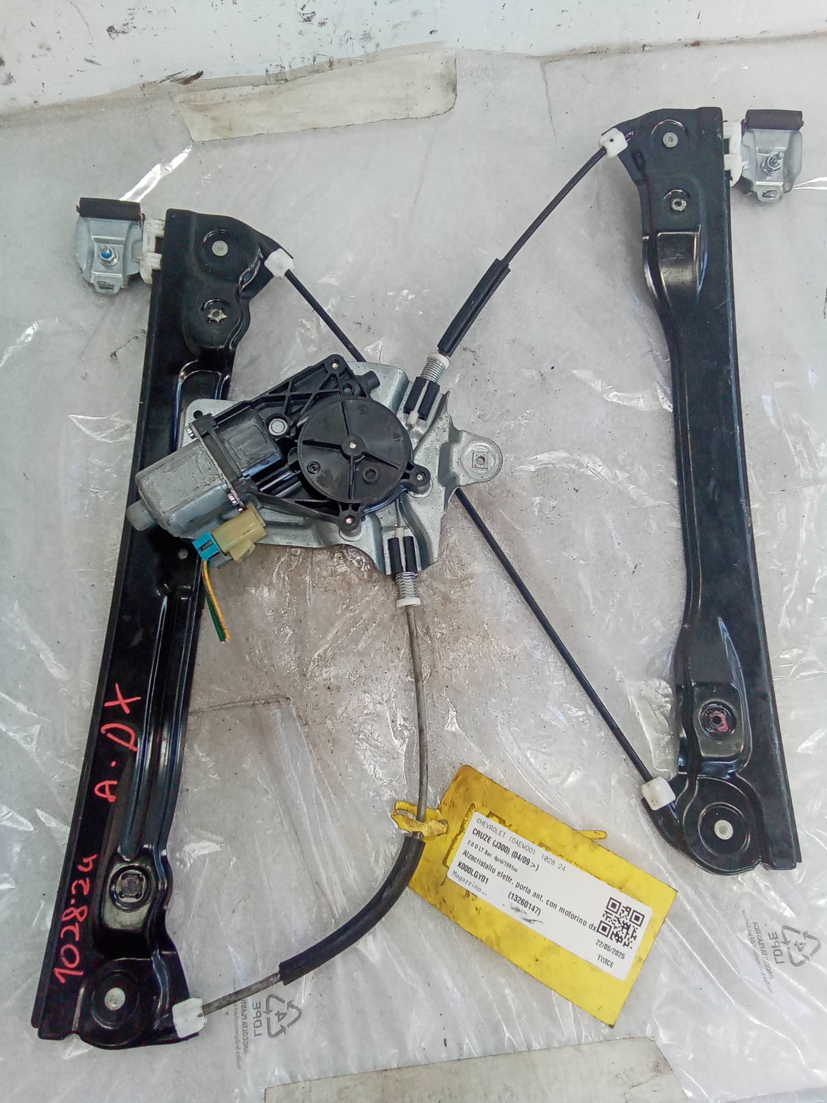 Alzacristallo elettr. porta ant. con motorino dx.