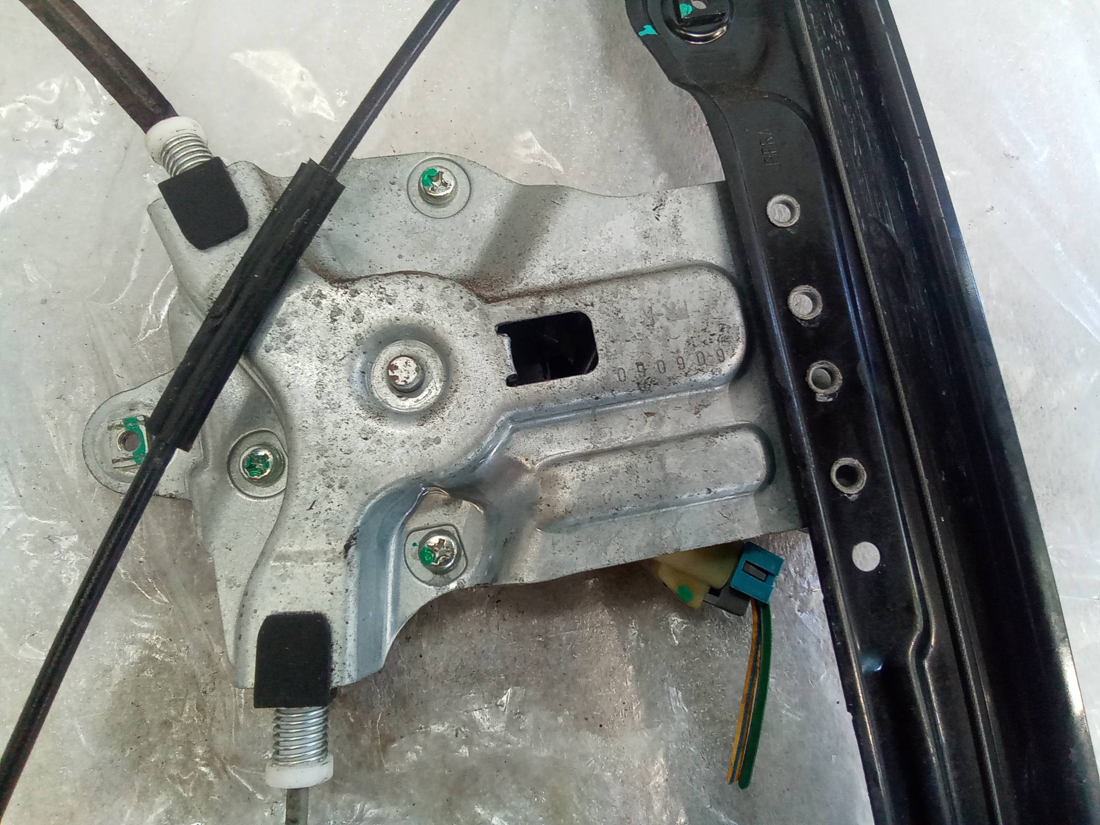 Alzacristallo elettr. porta ant. con motorino dx.