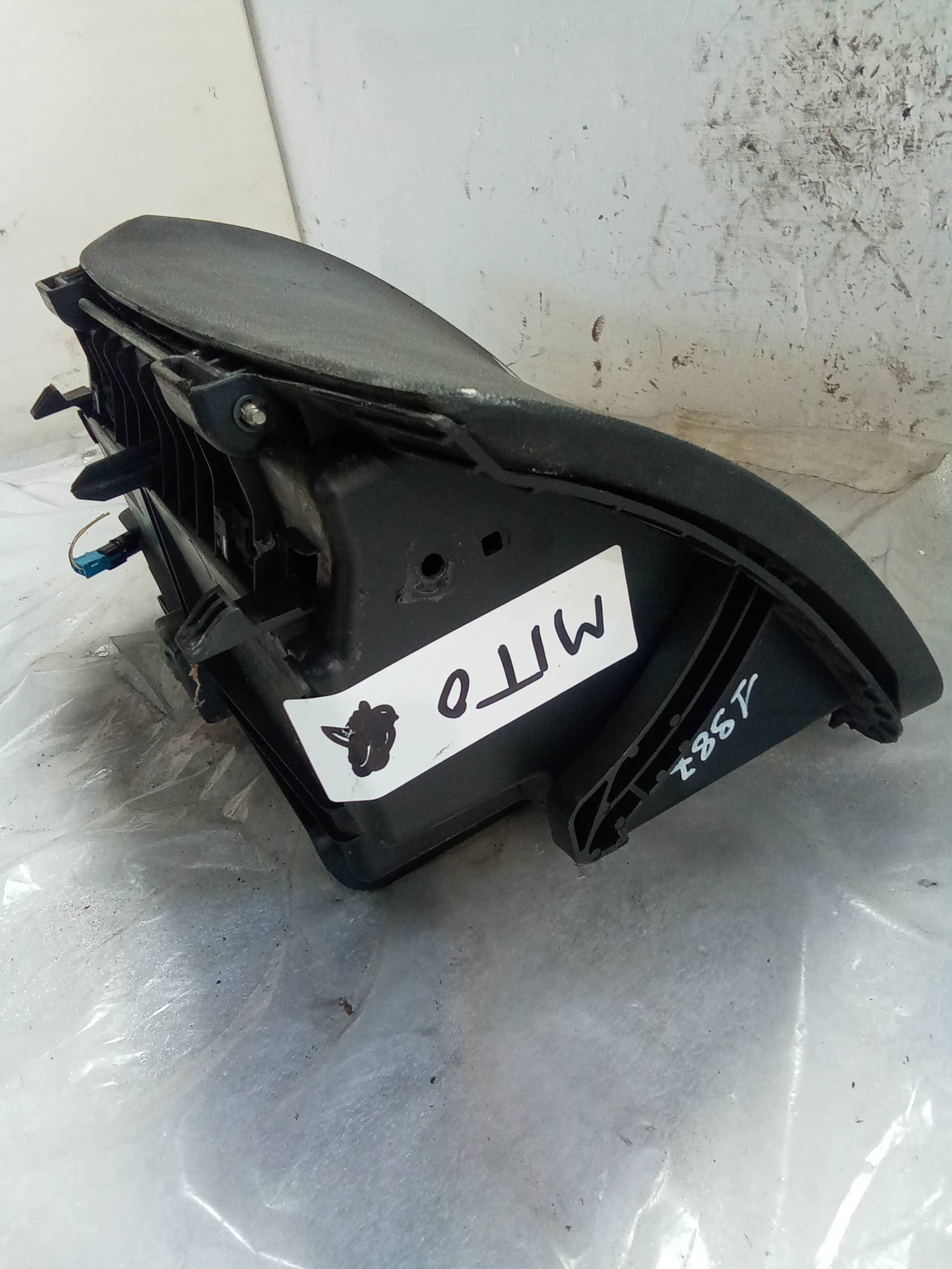 Cassetto portaoggetti lato passeggero