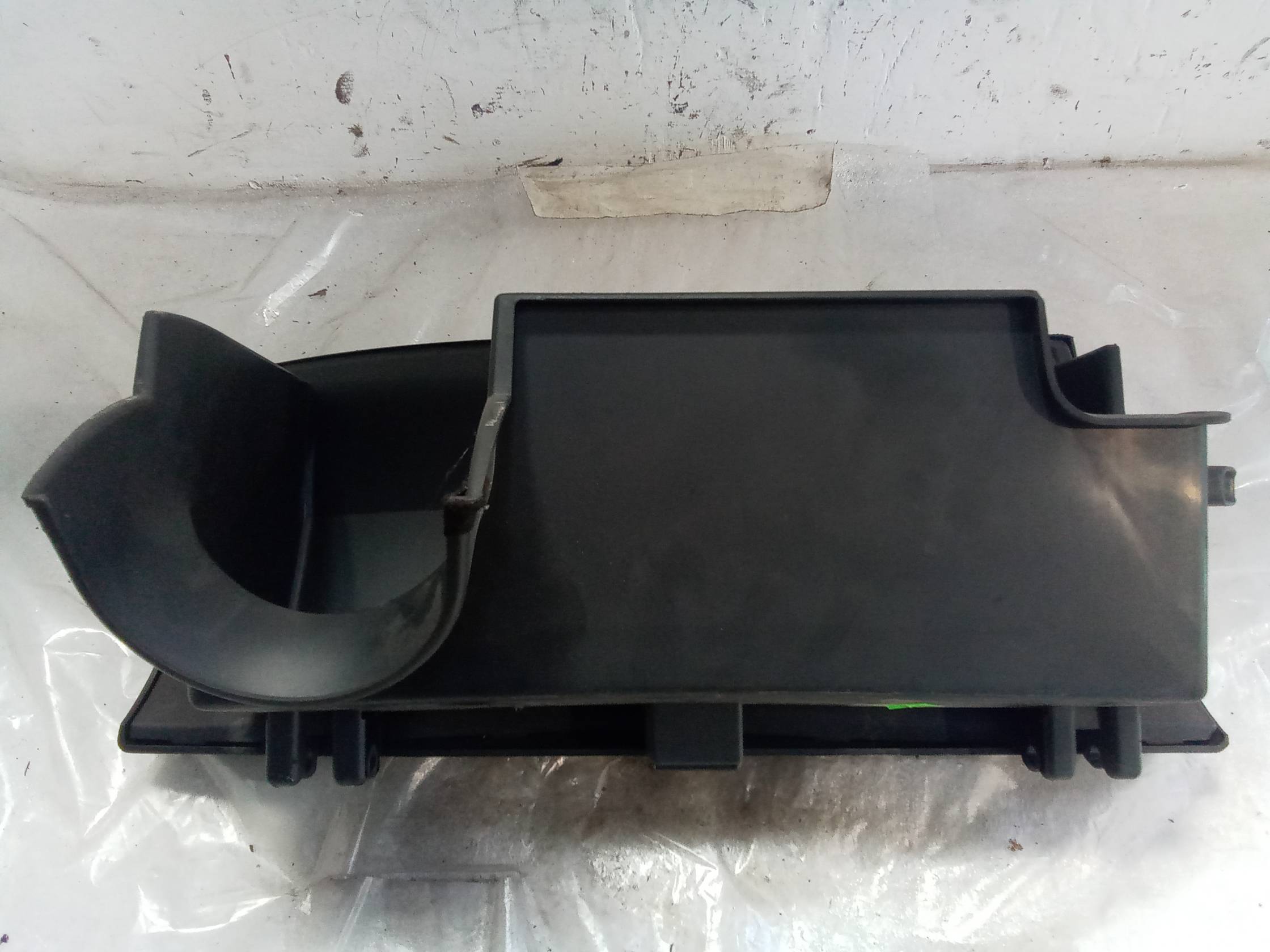 Cassetto portaoggetti lato passeggero