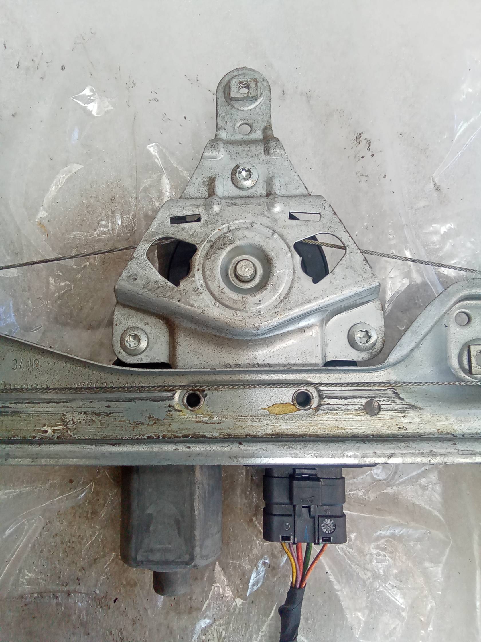 Alzacristallo elettr. porta post. dx.