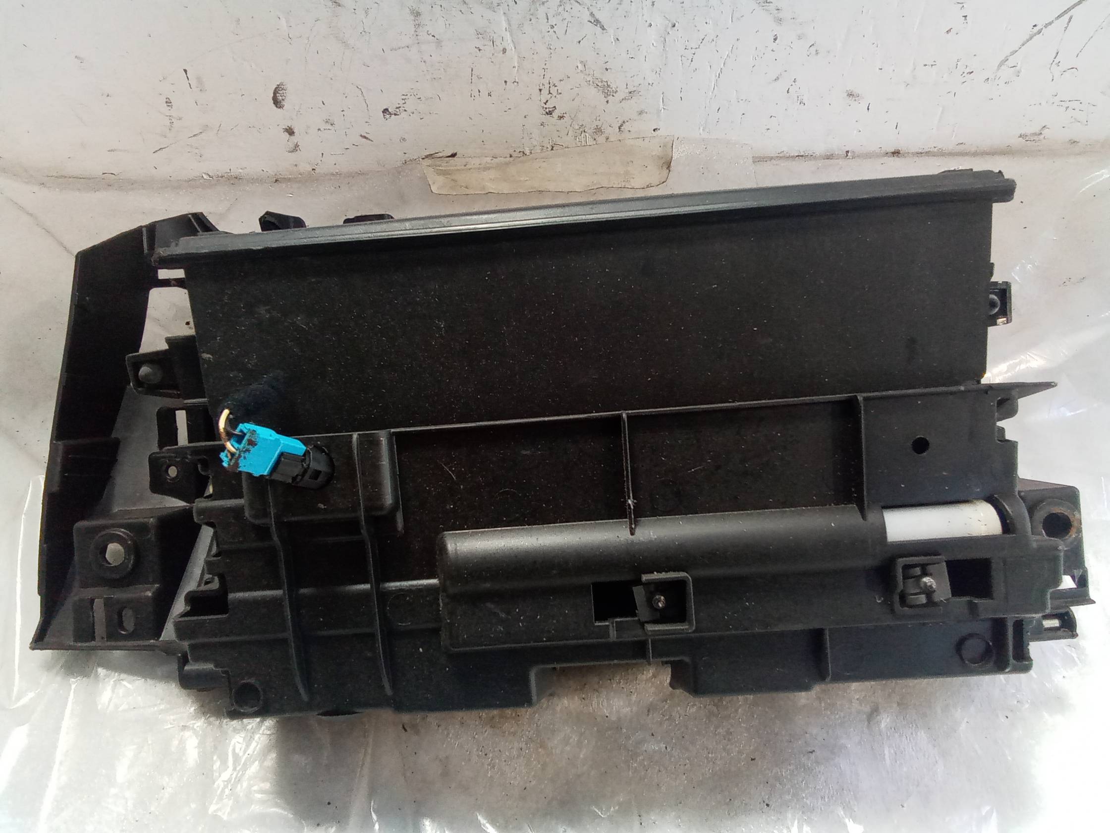 Cassetto portaoggetti lato passeggero