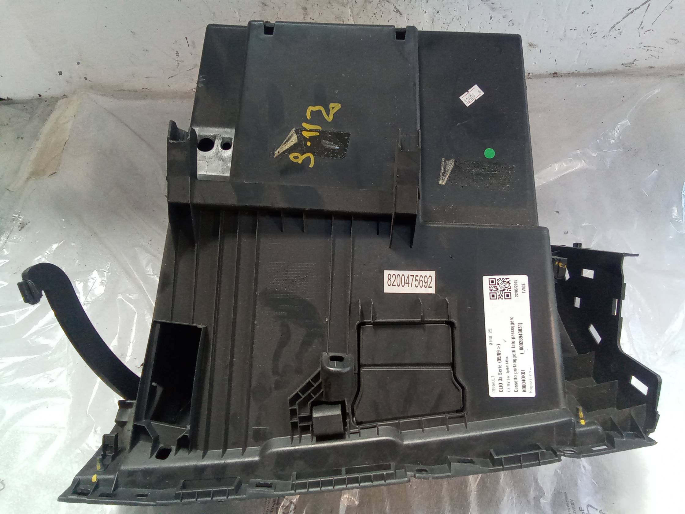 Cassetto portaoggetti lato passeggero