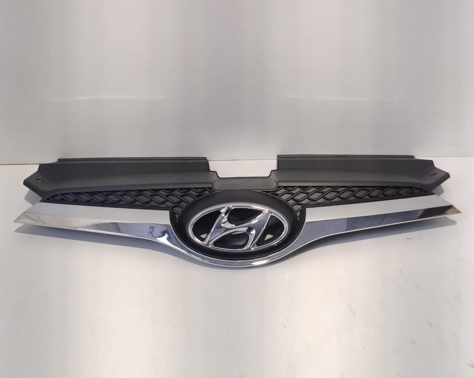 Griglia superiore paraurti ant. Griglia superiore paraurti ant.