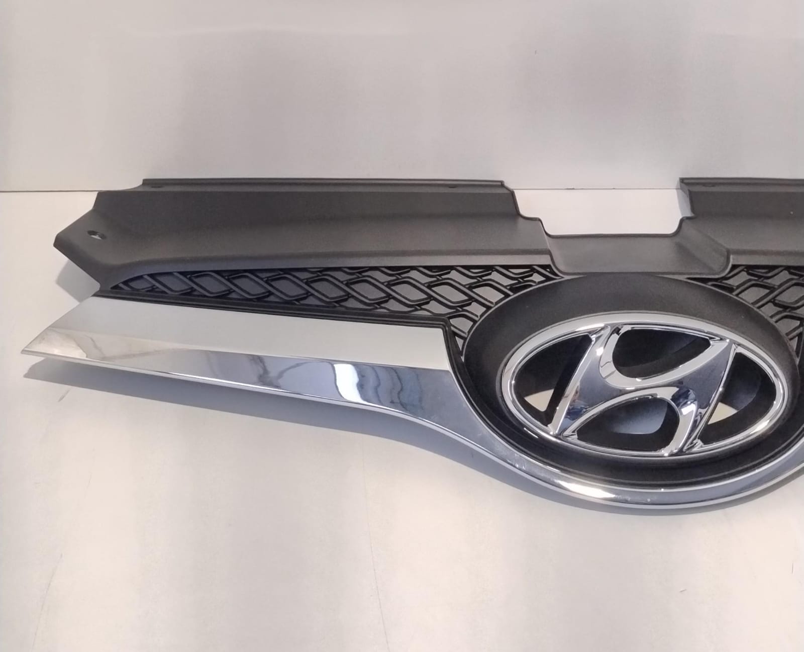 Griglia superiore paraurti ant. Griglia superiore paraurti ant.