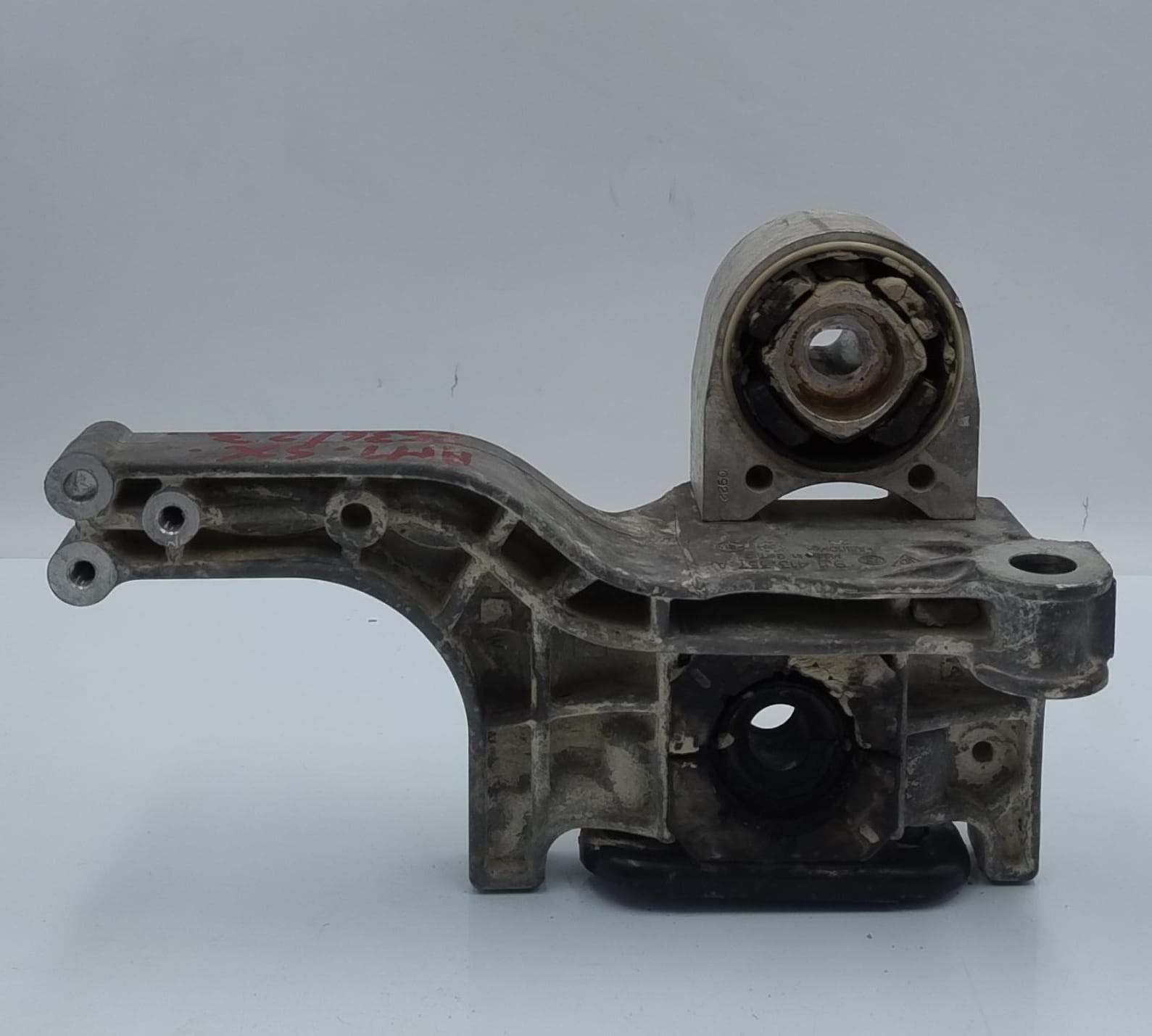 Supporto barra stabilizzatrice ant. sx. Supporto barra stabilizzatrice ant. sx.