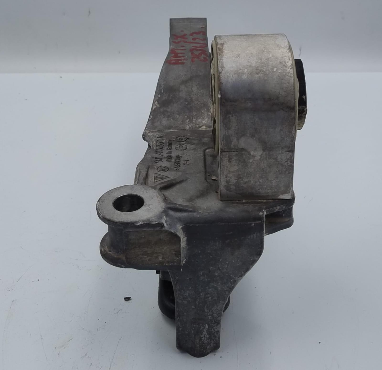 Supporto barra stabilizzatrice ant. sx. Supporto barra stabilizzatrice ant. sx.