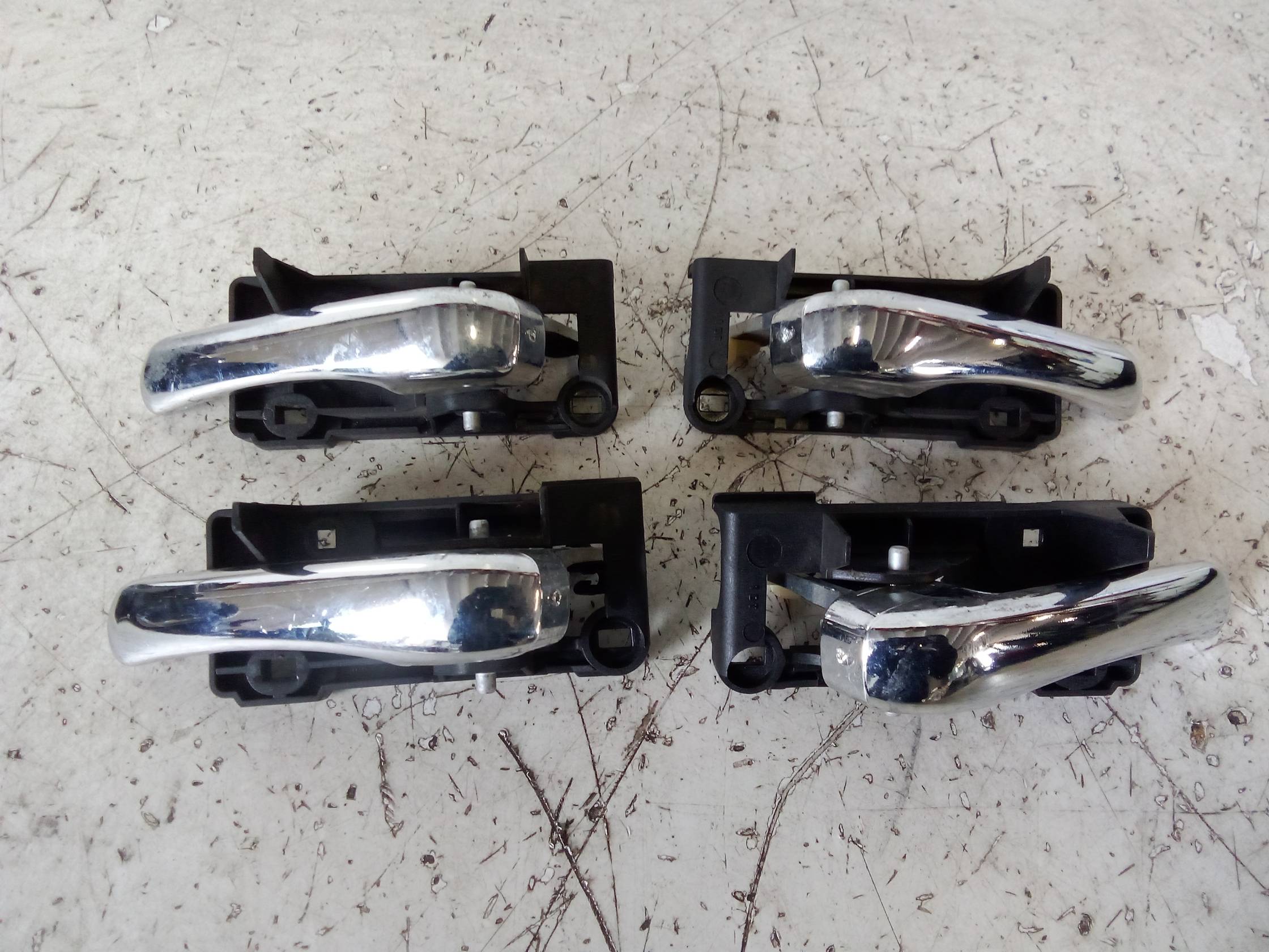 Maniglia int. apertura  porta ant. dx.