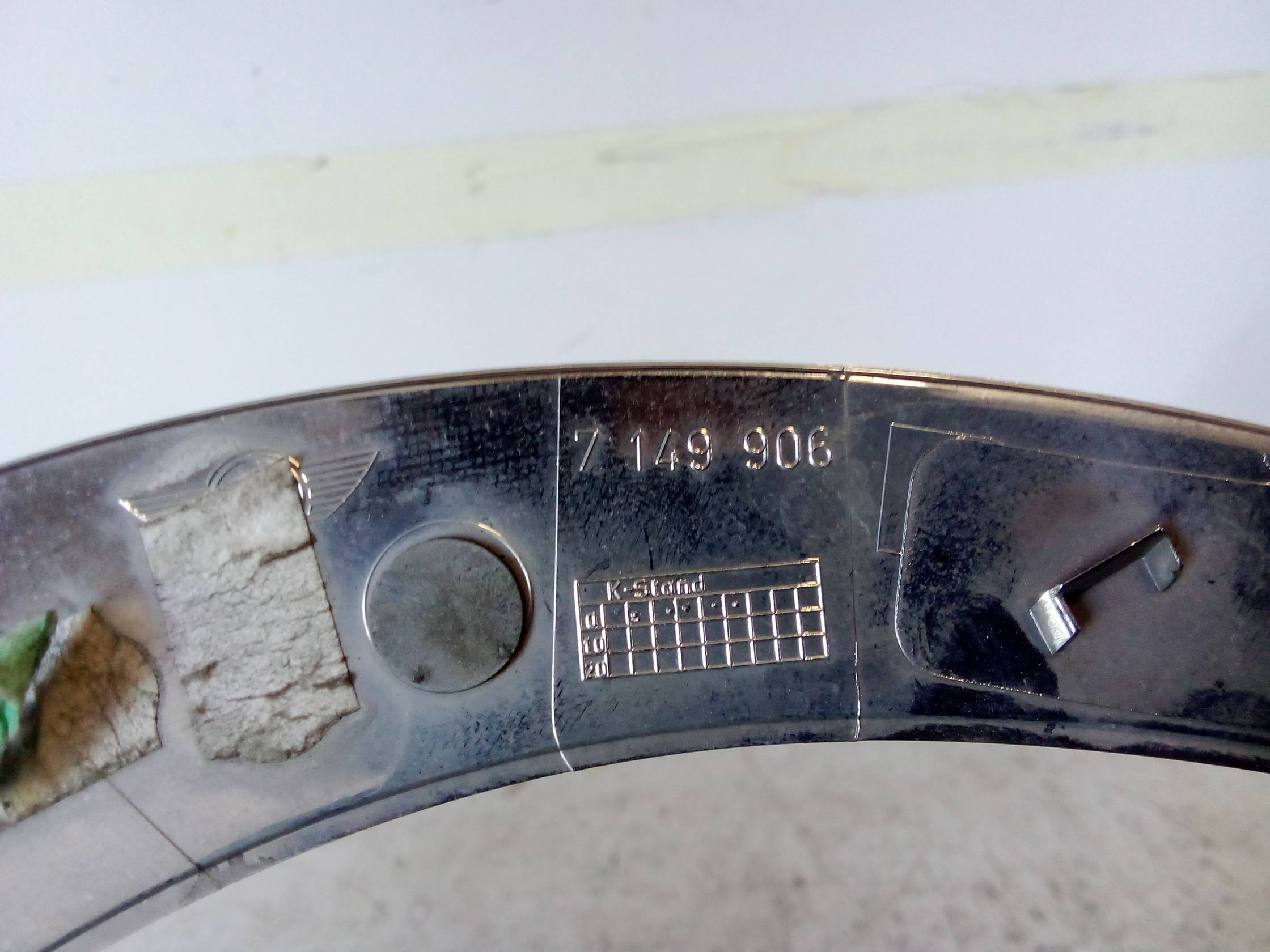 Cornice proiettore ant. dx.