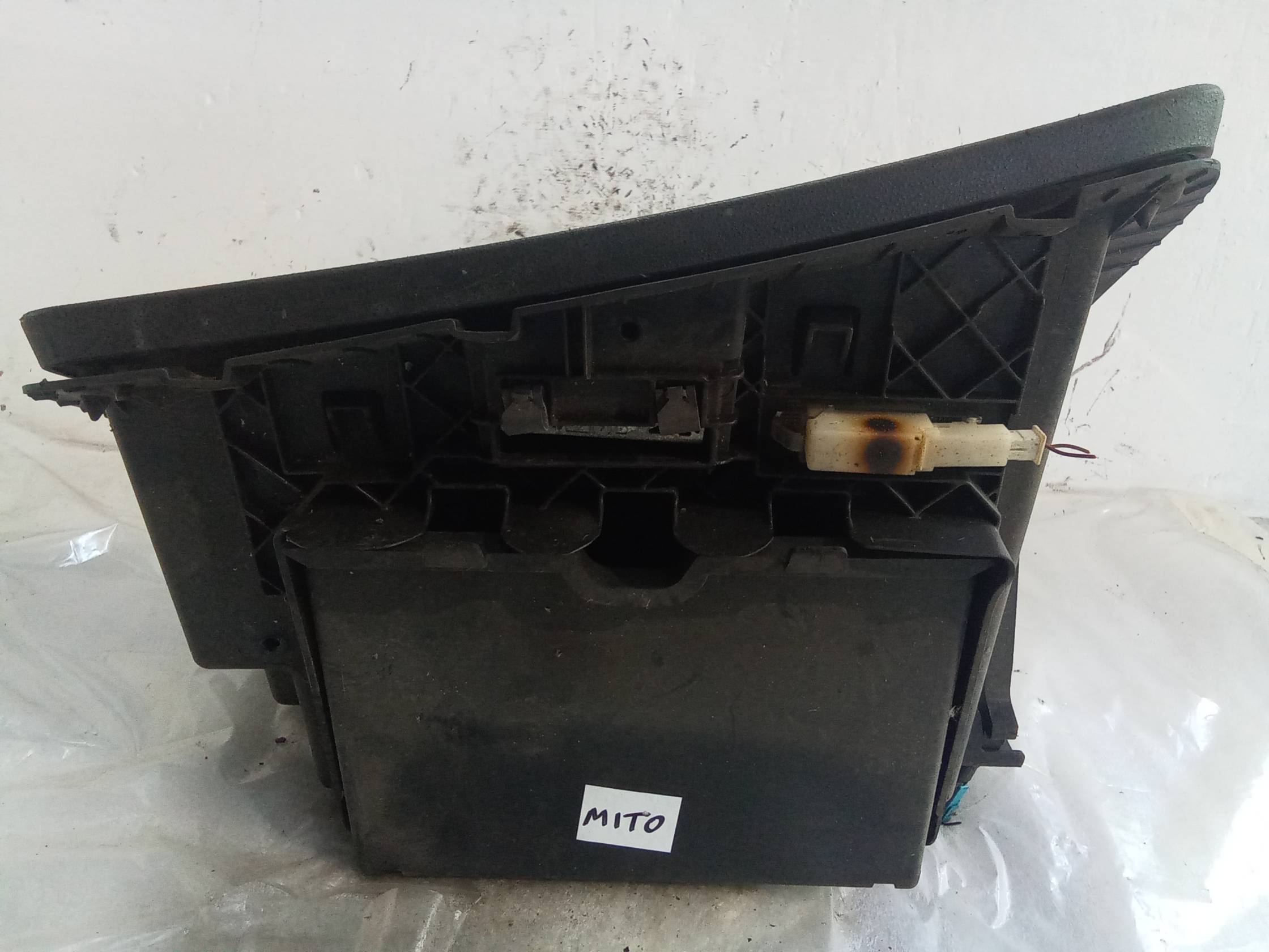 Cassetto portaoggetti lato passeggero