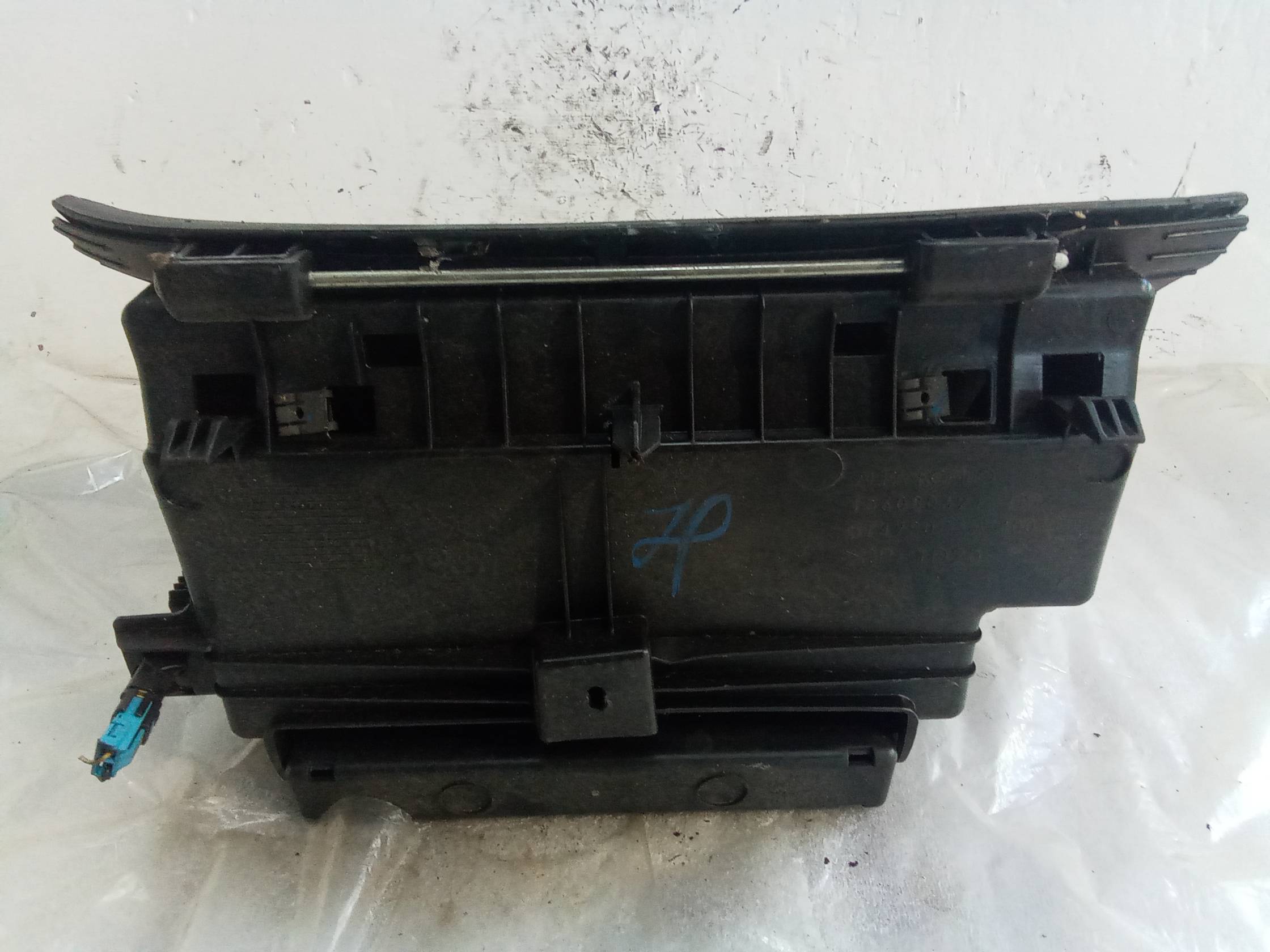 Cassetto portaoggetti lato passeggero