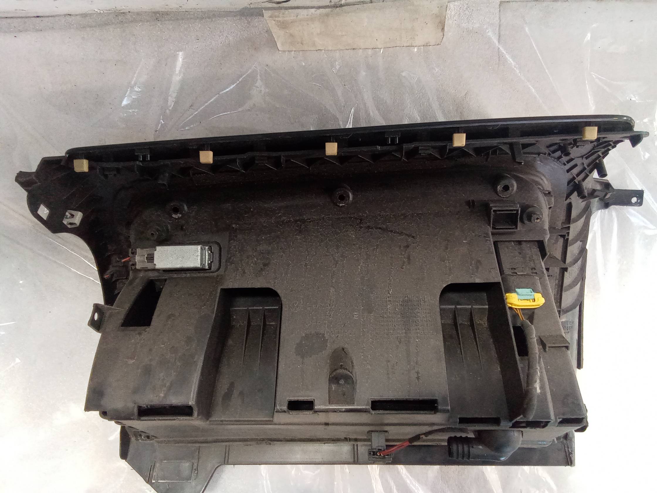 Cassetto portaoggetti lato passeggero